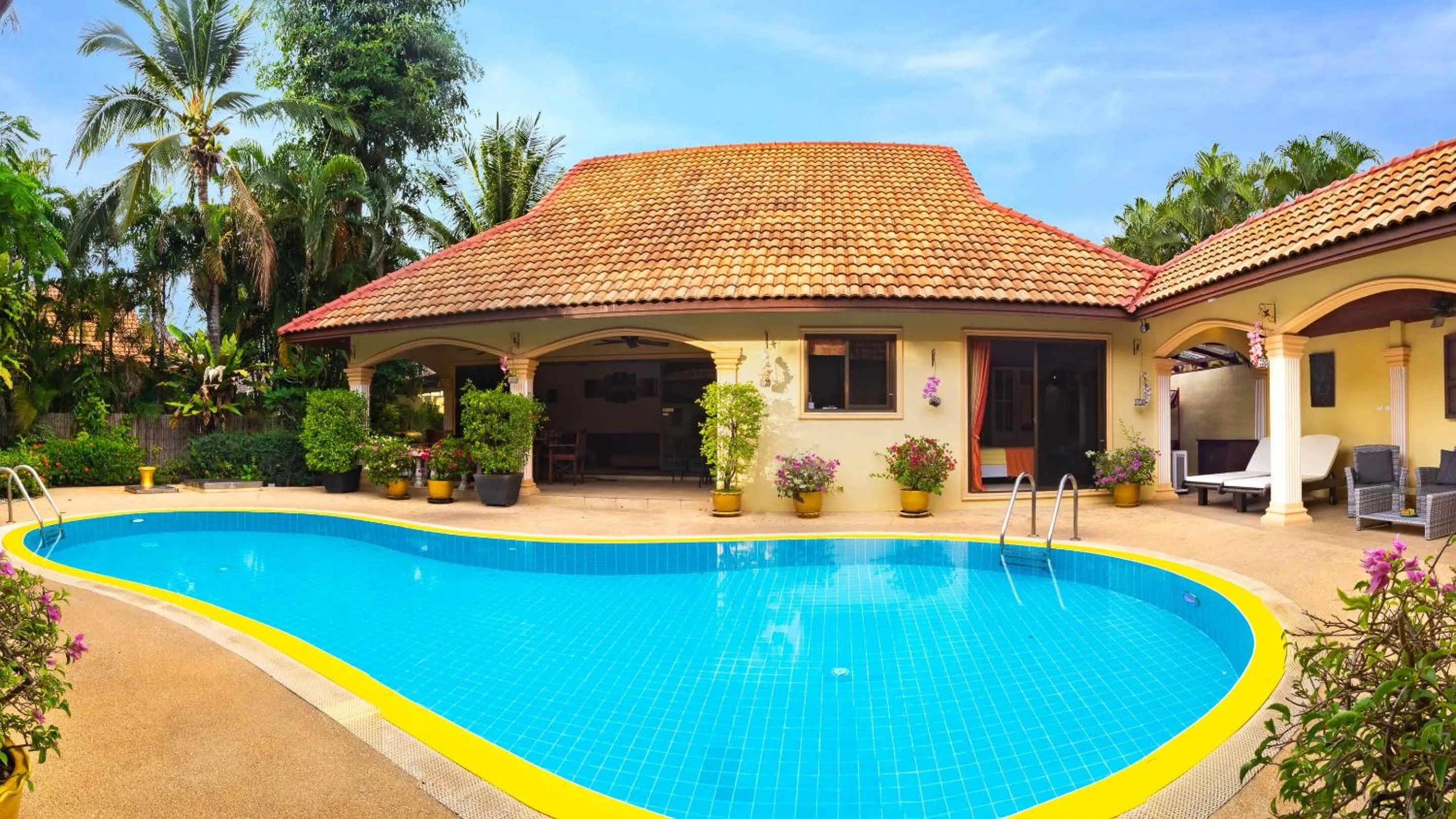Swimming pool in Coconut Paradise Villas