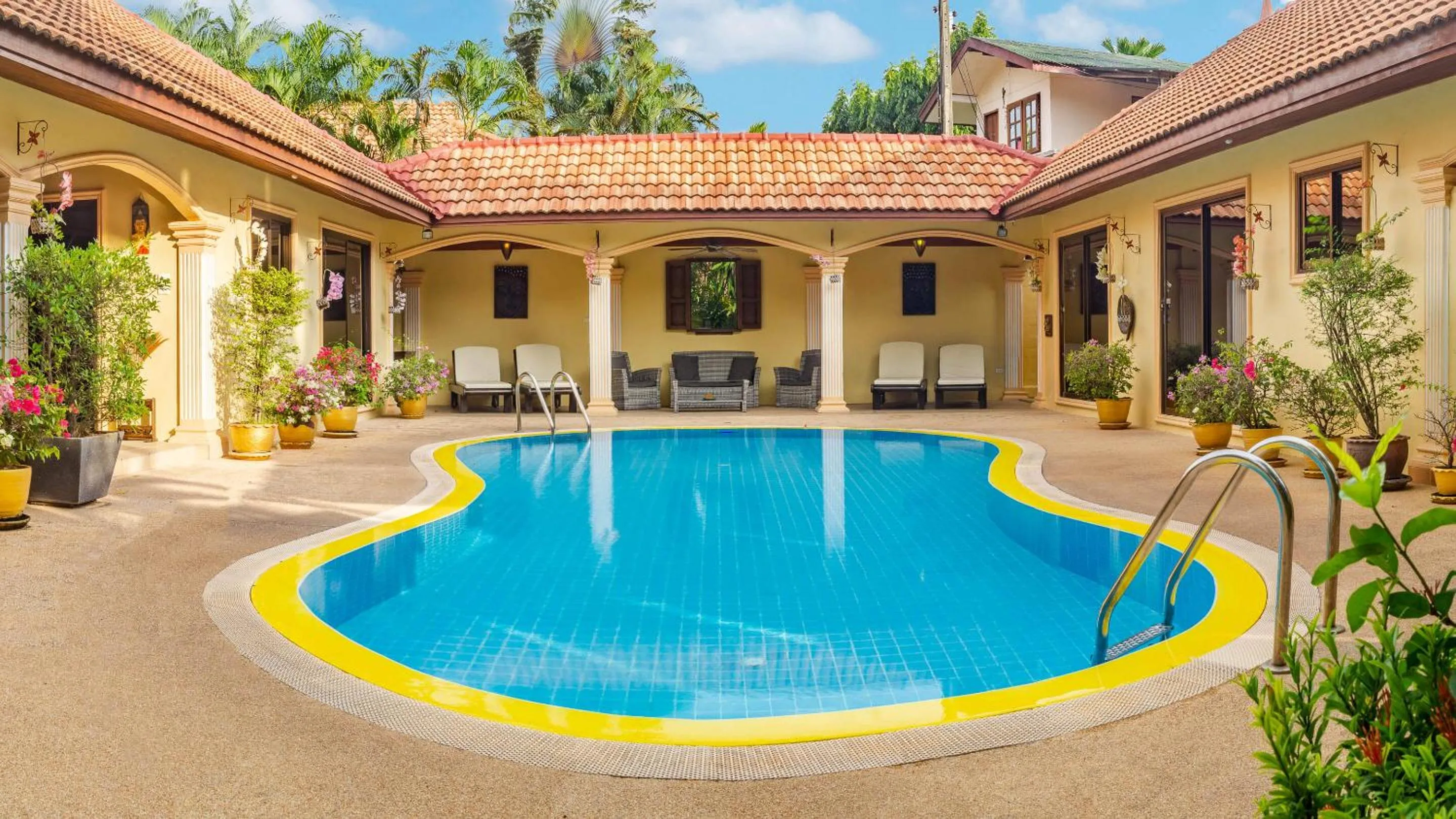 Swimming pool in Coconut Paradise Villas