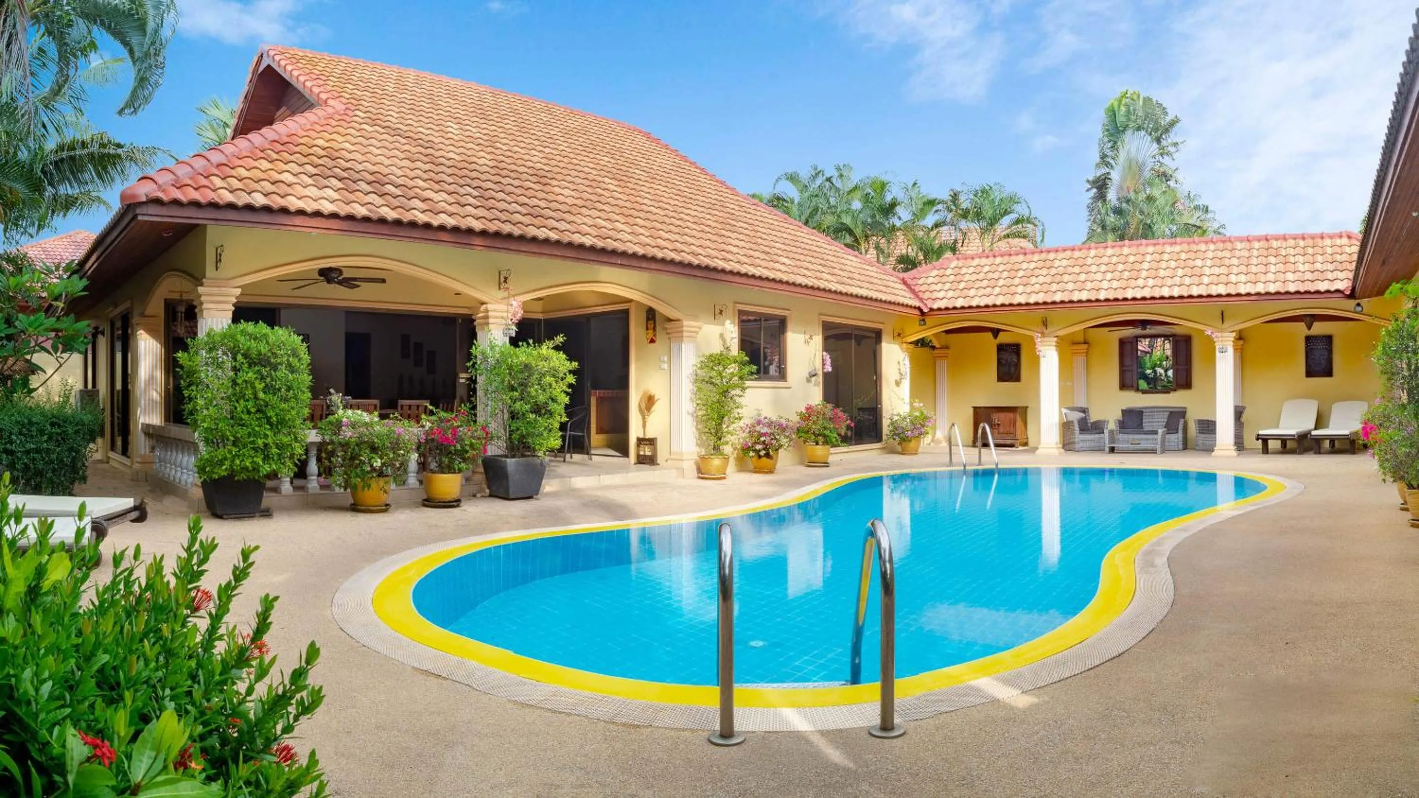 Swimming pool in Coconut Paradise Villas
