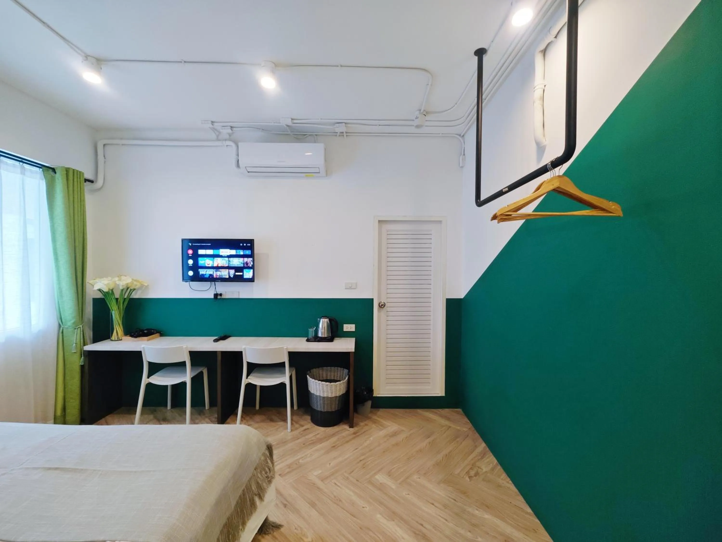 Seating area, Bed in Ostay Asoke Bangkok