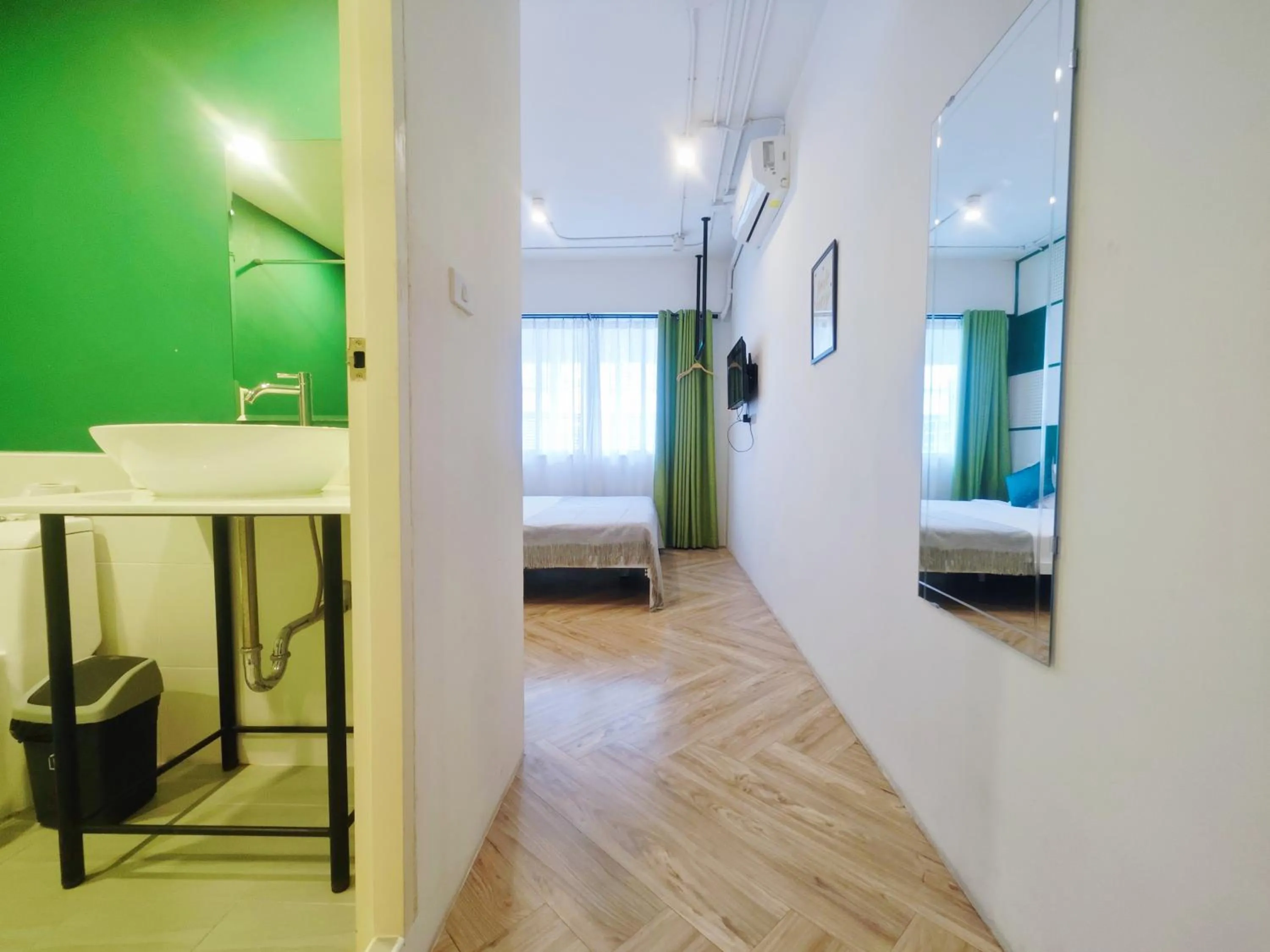 Photo of the whole room, Bed in Ostay Asoke Bangkok