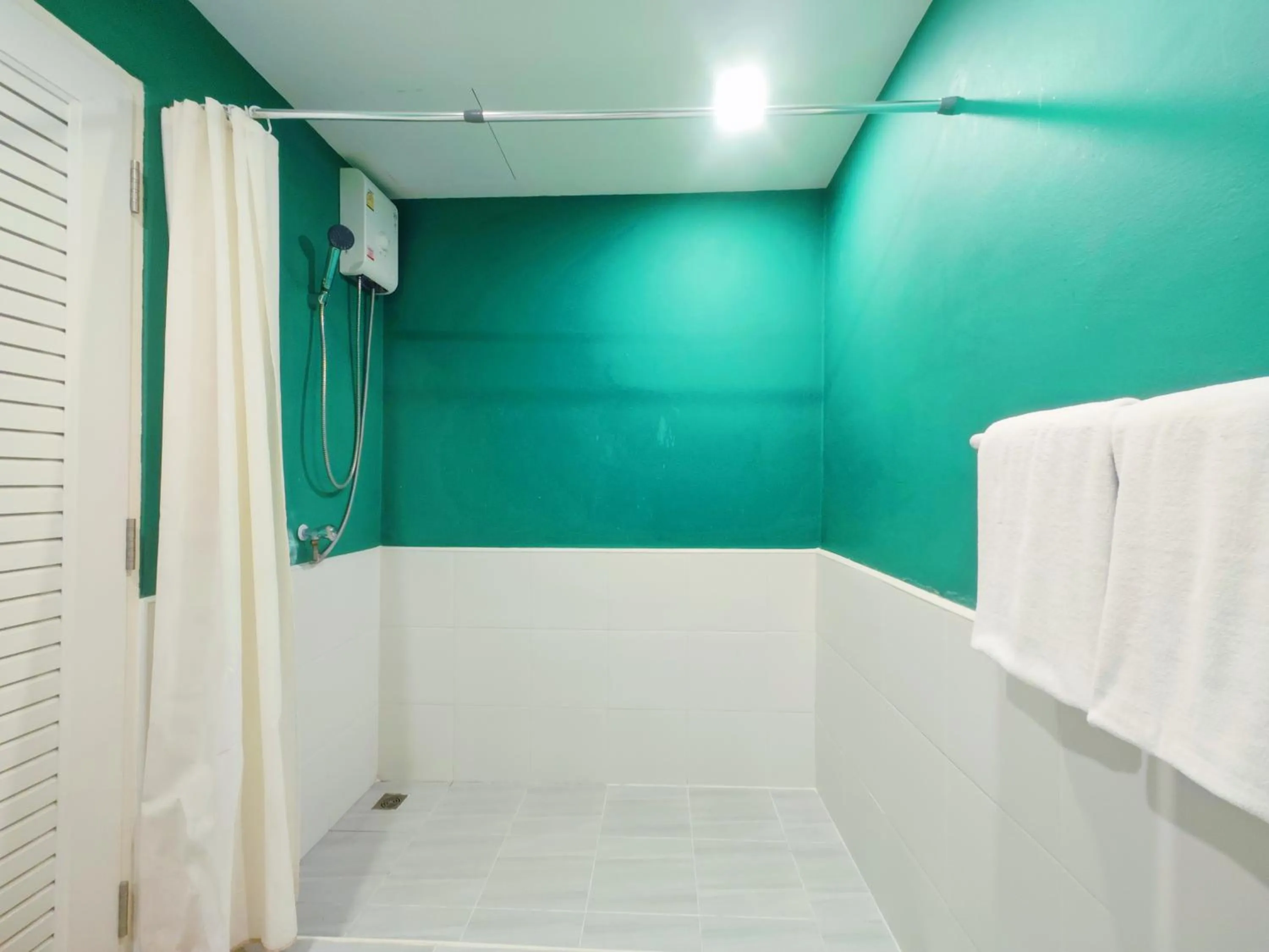 Shower in Ostay Asoke Bangkok