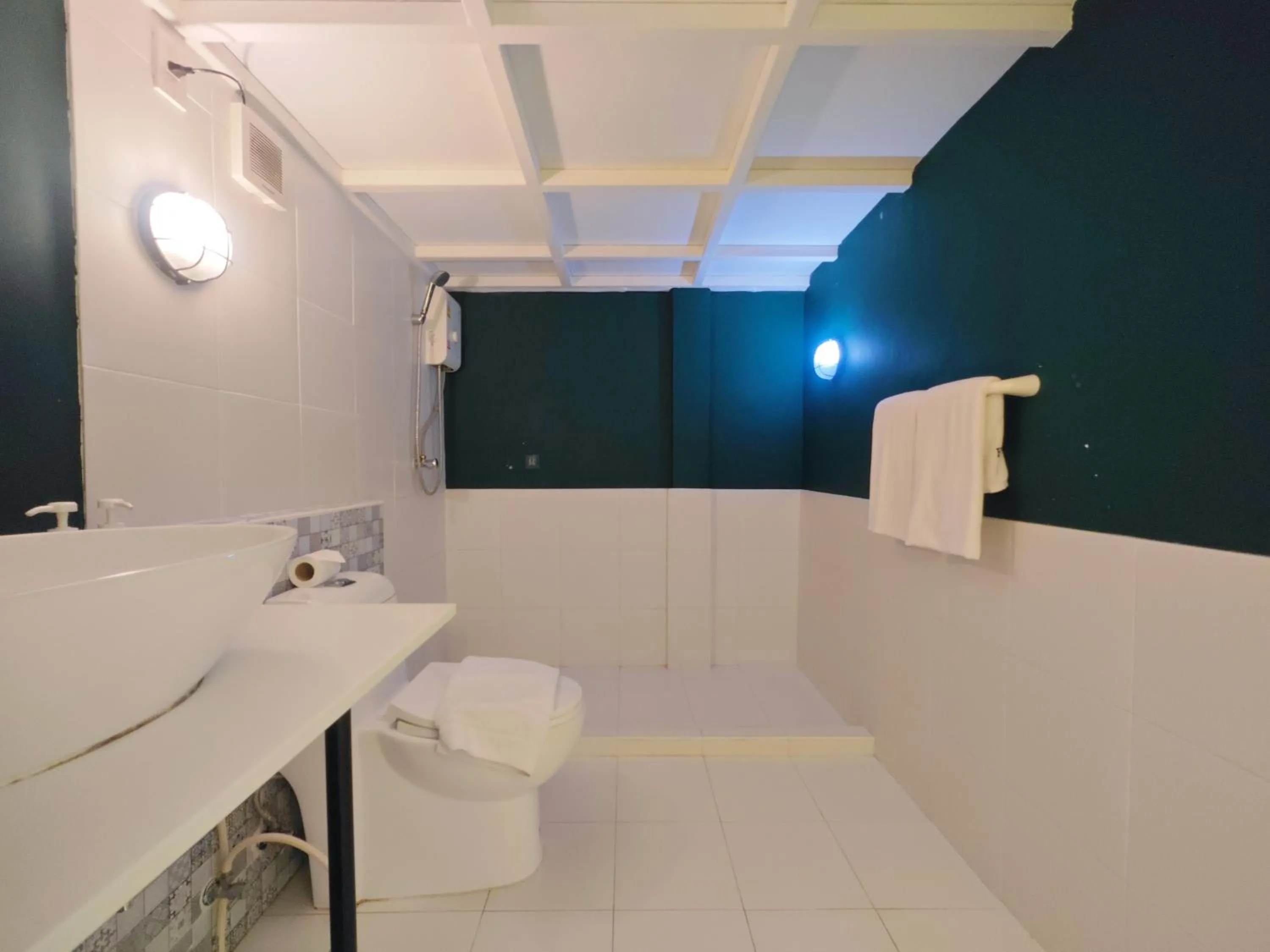 Toilet in Ostay Asoke Bangkok