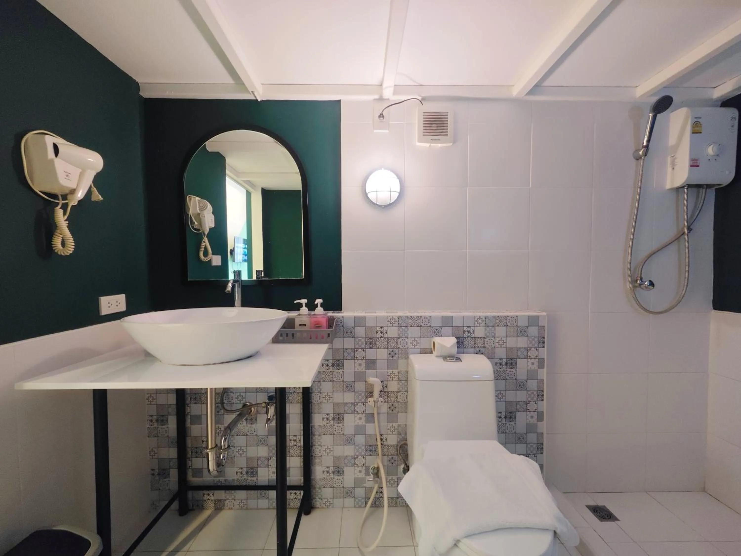 Toilet in Ostay Asoke Bangkok