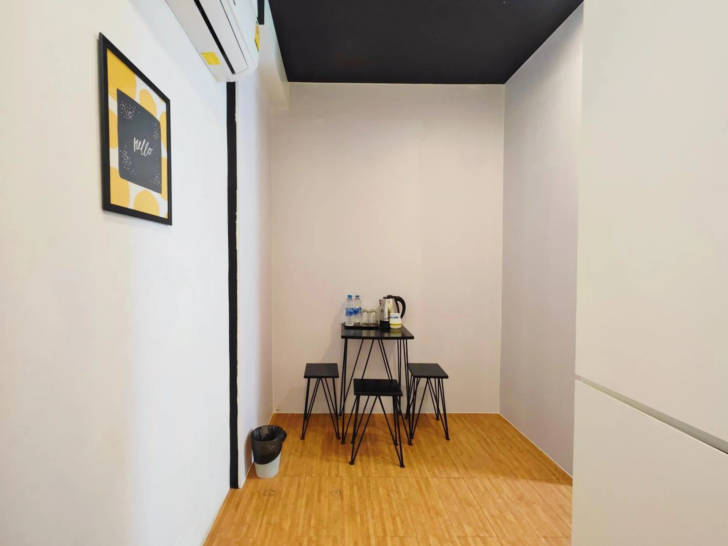 Dining area in Ostay Asoke Bangkok