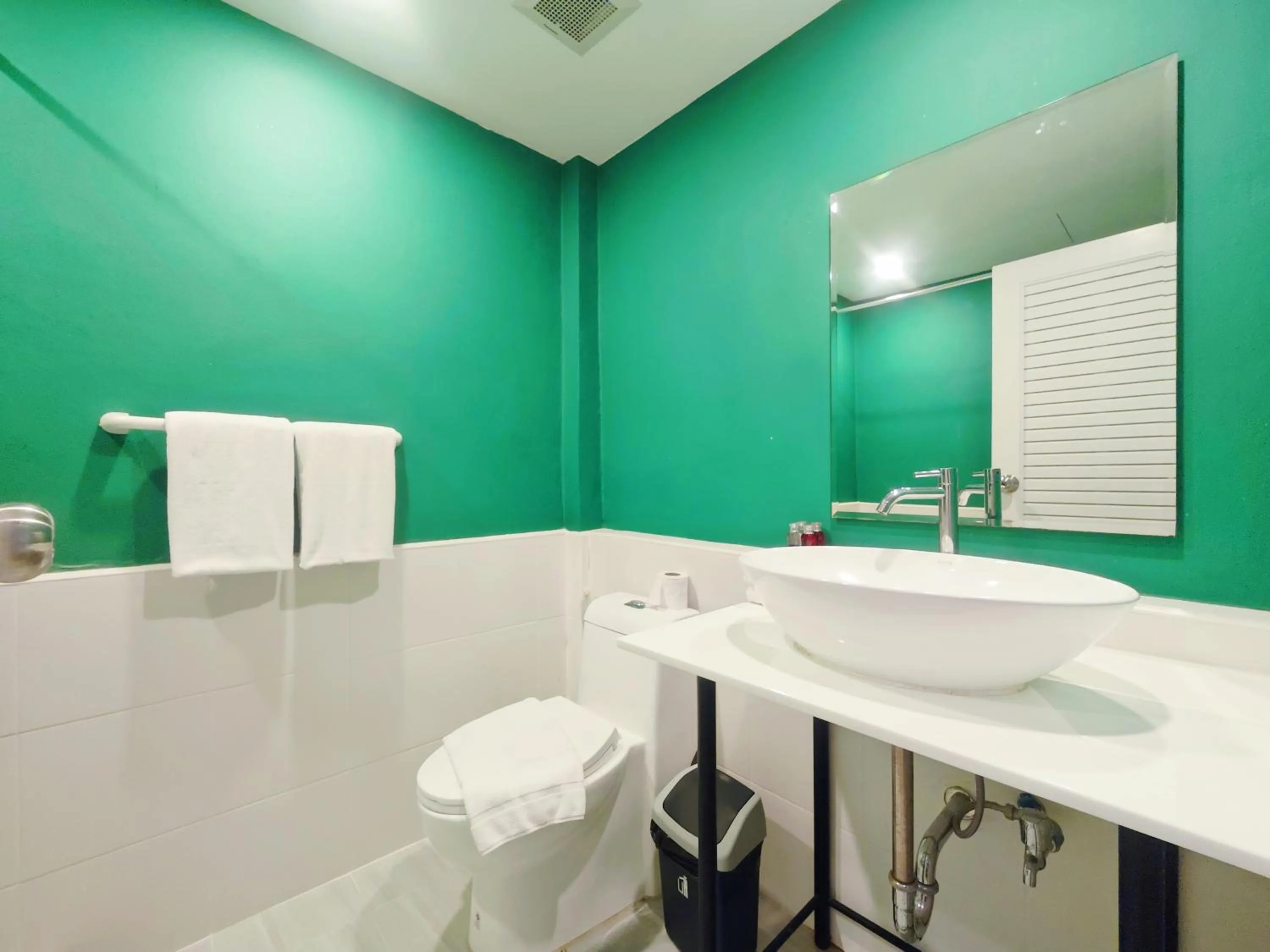 Toilet in Ostay Asoke Bangkok