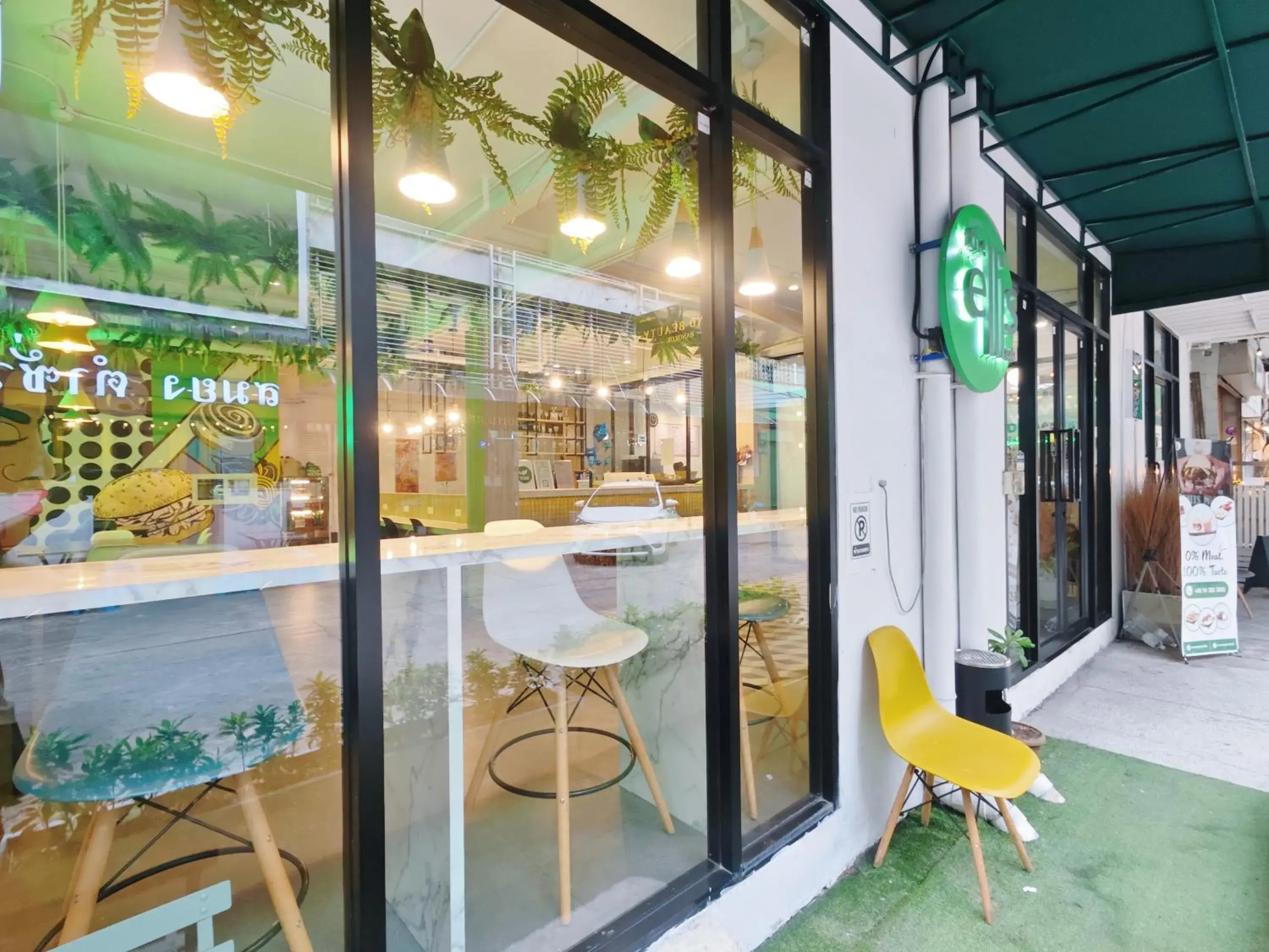 Facade/entrance in Ostay Asoke Bangkok Facade/entrance in Ostay Asoke Bangkok