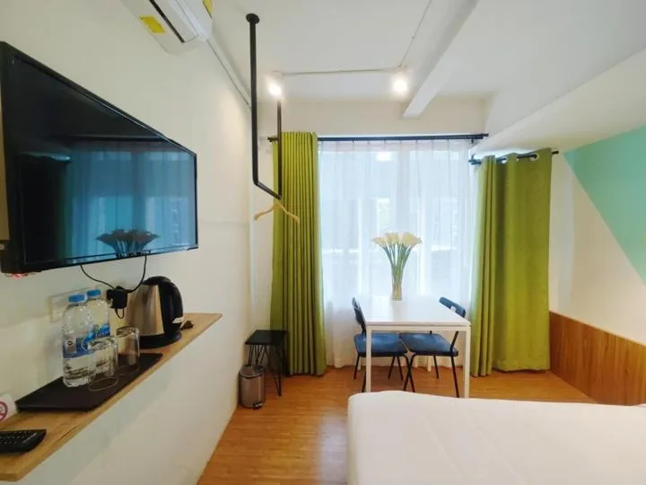 Dining area, Bed in Ostay Asoke Bangkok
