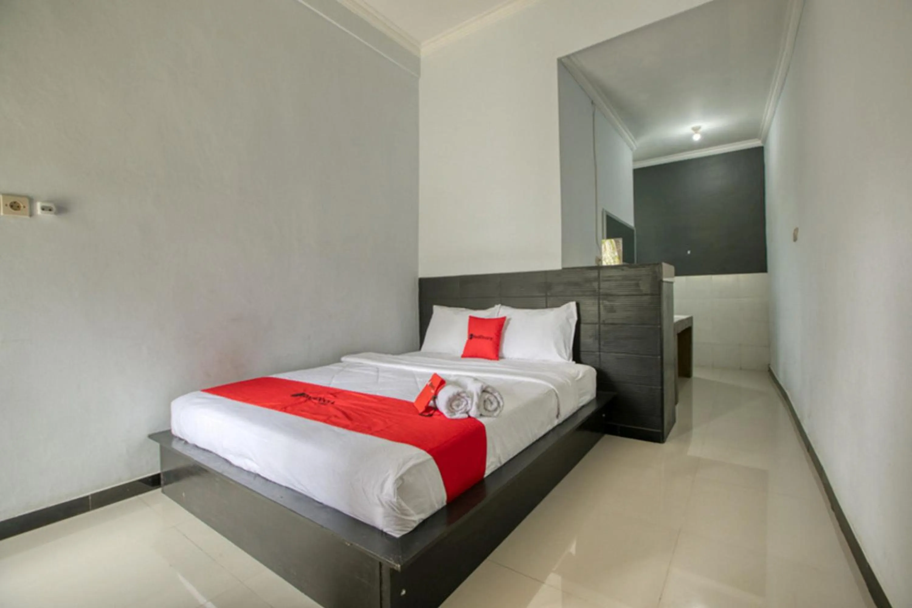 Bed in RedDoorz near Exit Toll Nusa Dua