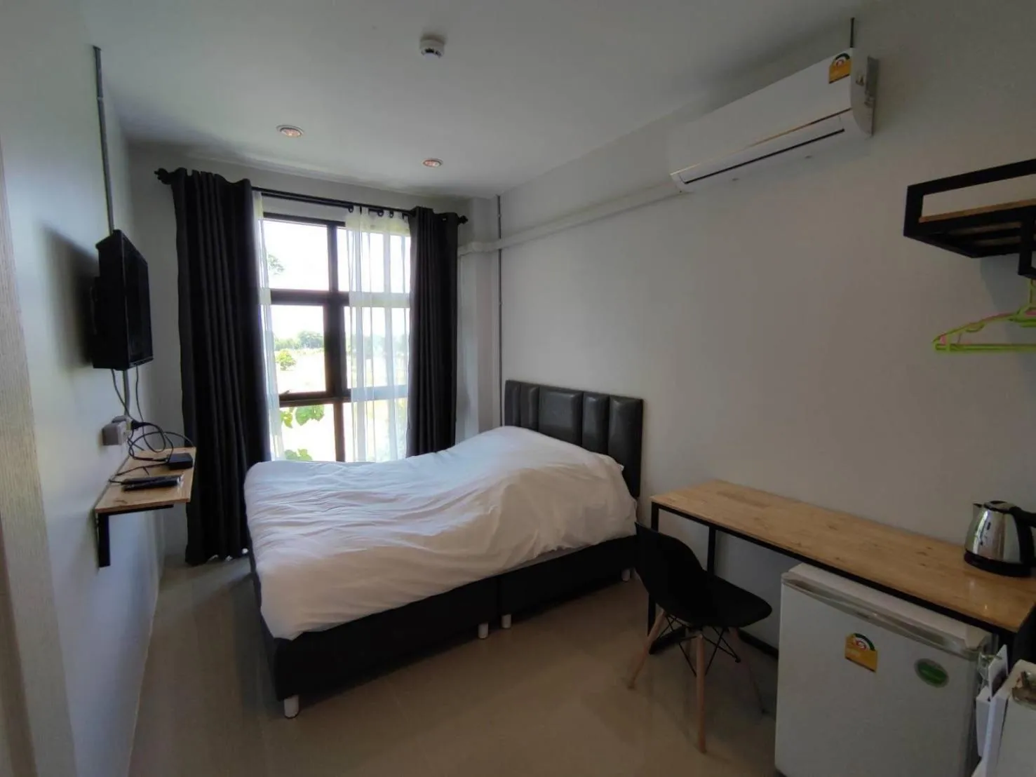 Bedroom, Bed in Life Hotel Rongkhun - White Temple Chiangrai