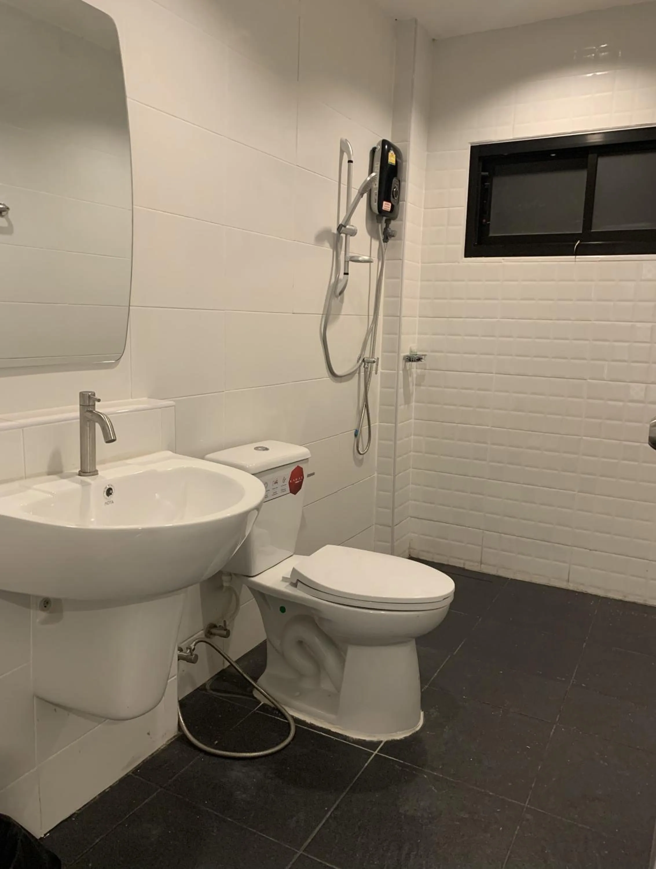 Shower in Life Hotel Rongkhun - White Temple Chiangrai