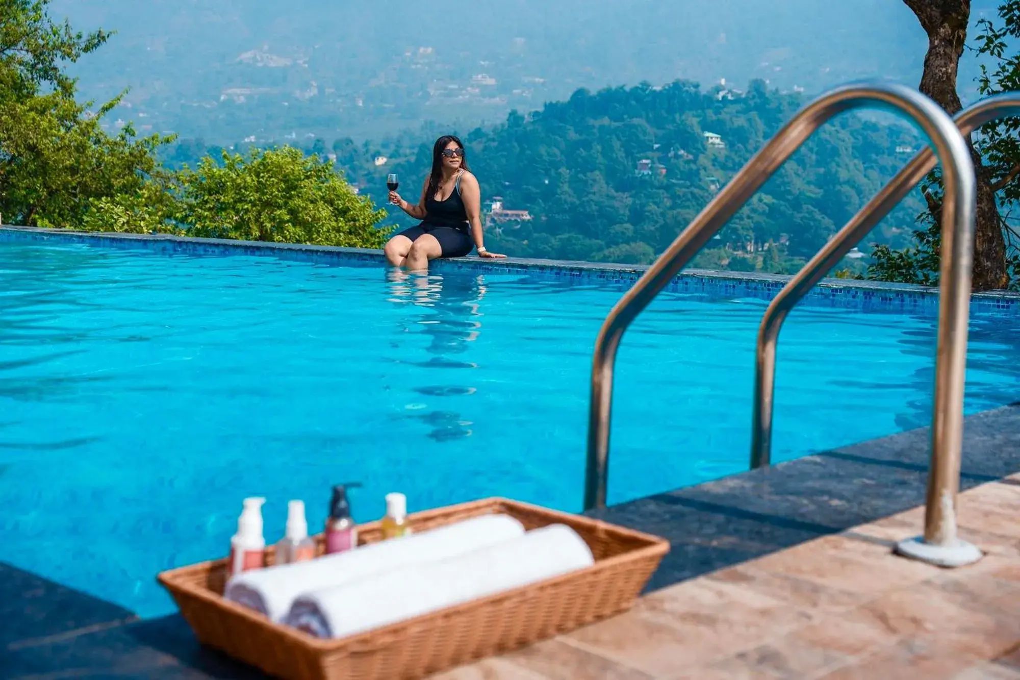 Swimming pool in The Lake Ambience Resort Swimming pool in The Lake Ambience Resort