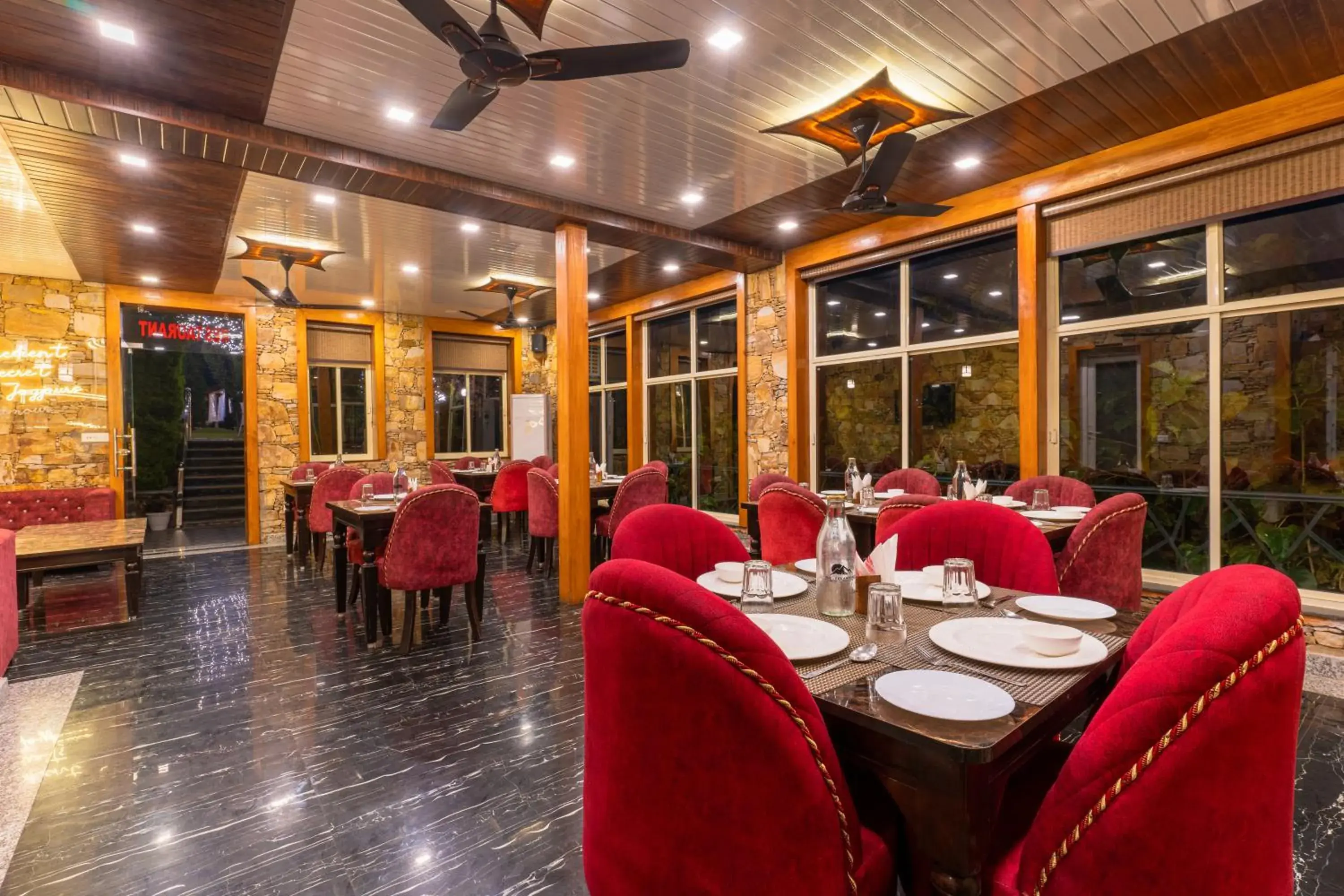 Restaurant/places to eat in The Lake Ambience Resort Restaurant/places to eat in The Lake Ambience Resort