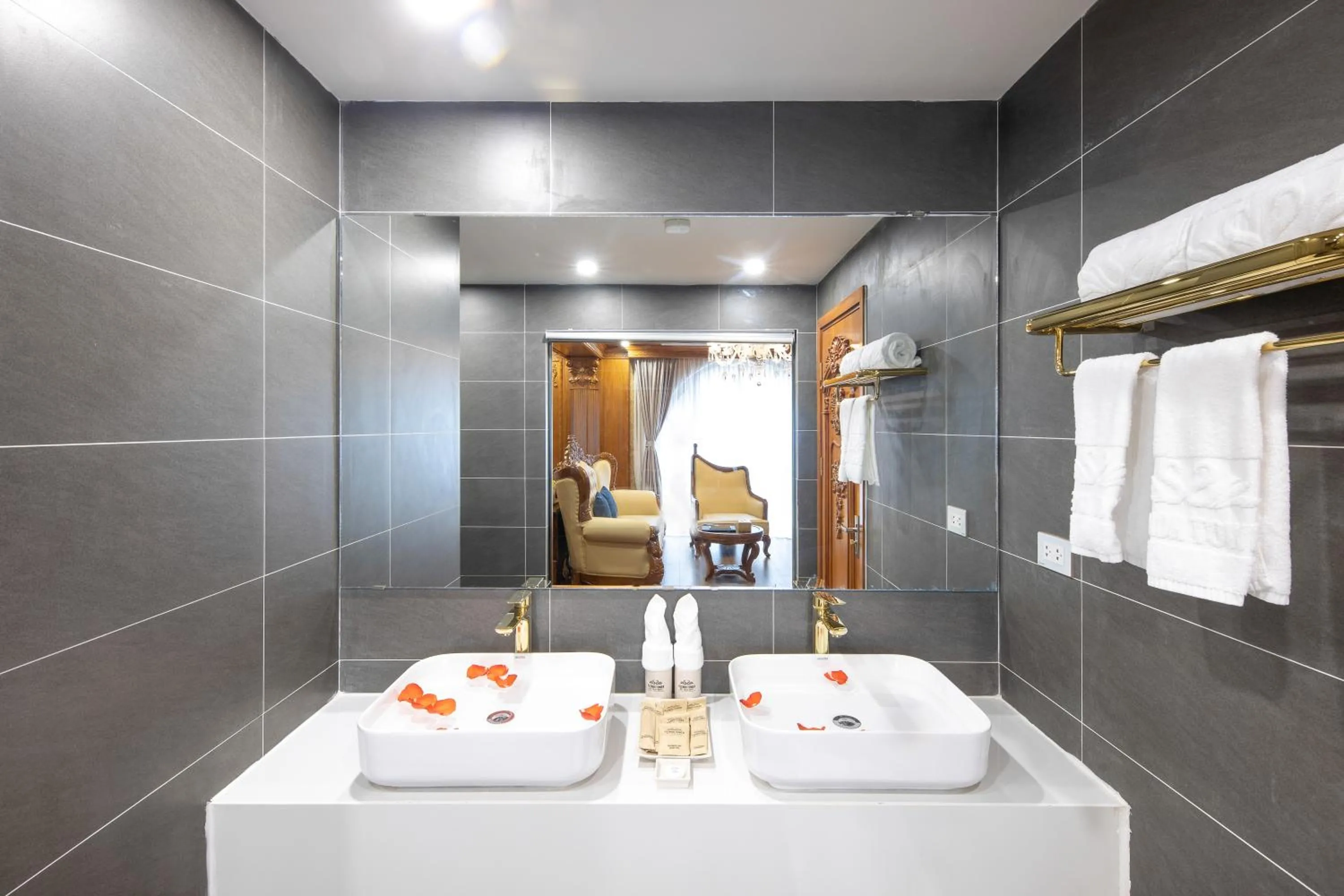 Bathroom in Glenda Tower Moc Chau Hotel