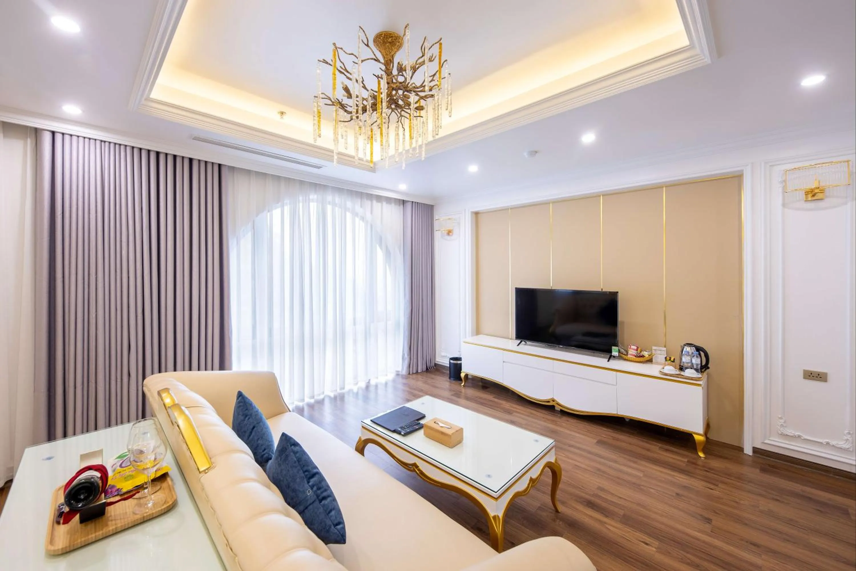 TV and multimedia in Glenda Tower Moc Chau Hotel