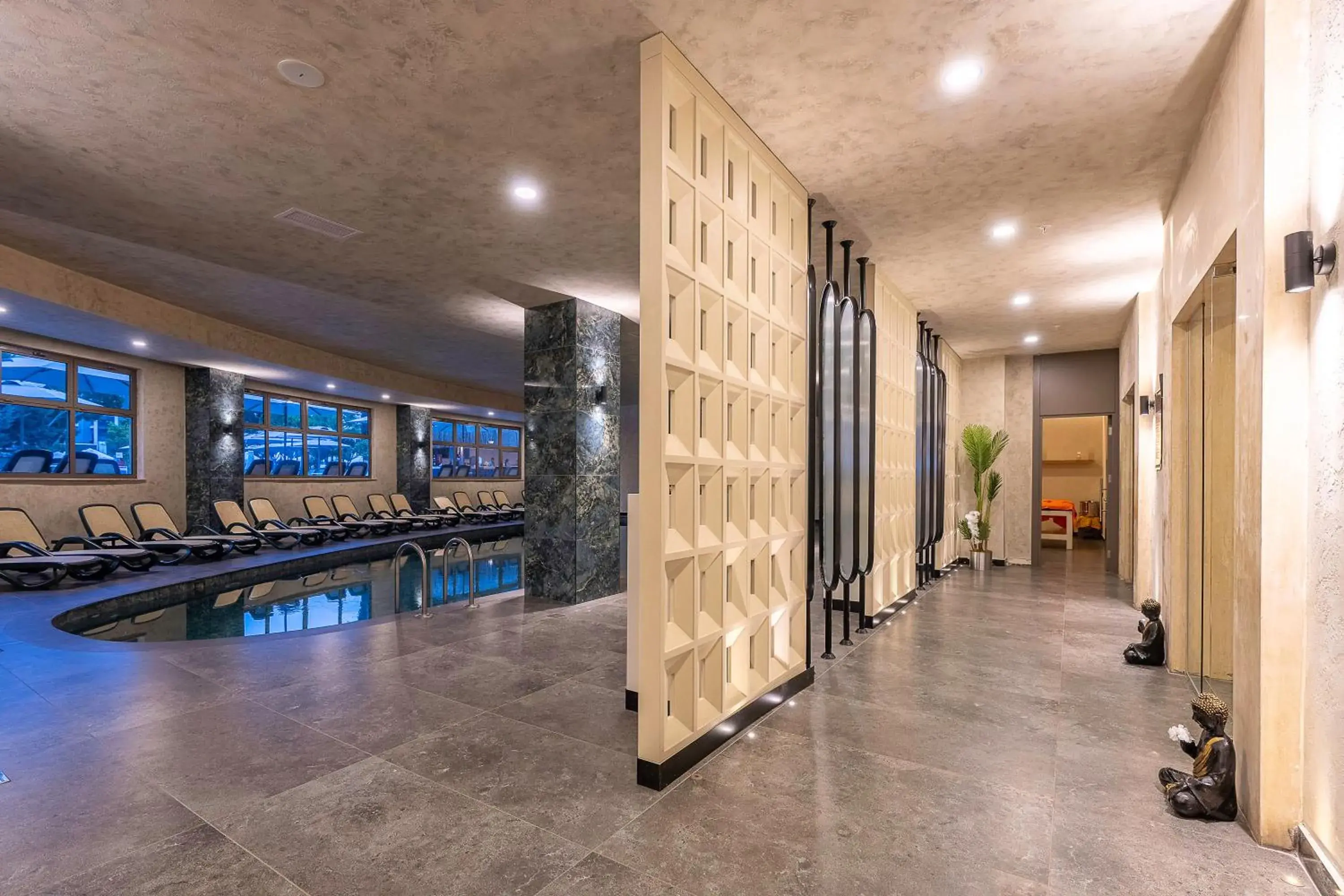 Pool view in Side Breeze Hotel Pool view in Side Breeze Hotel