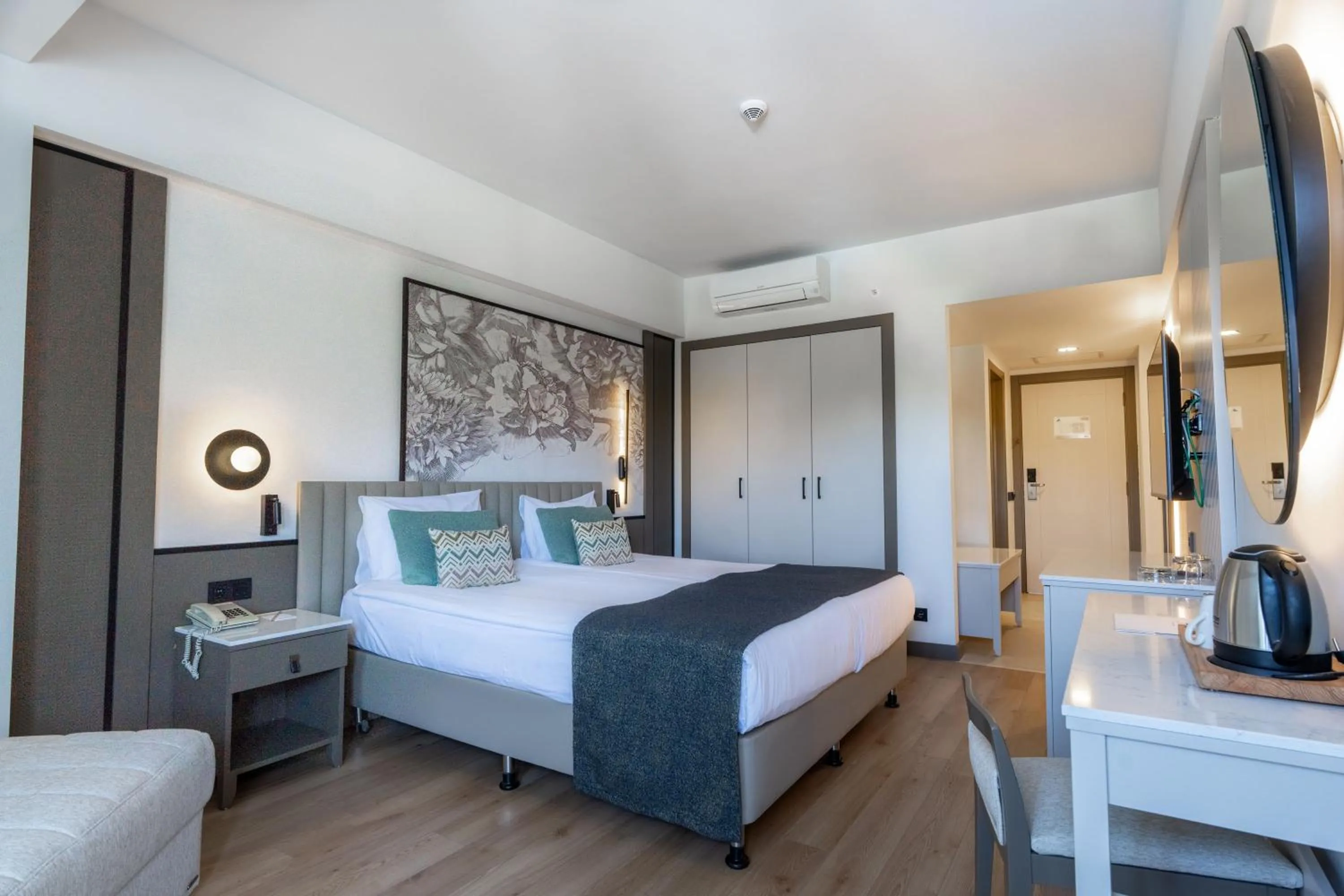 Bed in Side Breeze Hotel