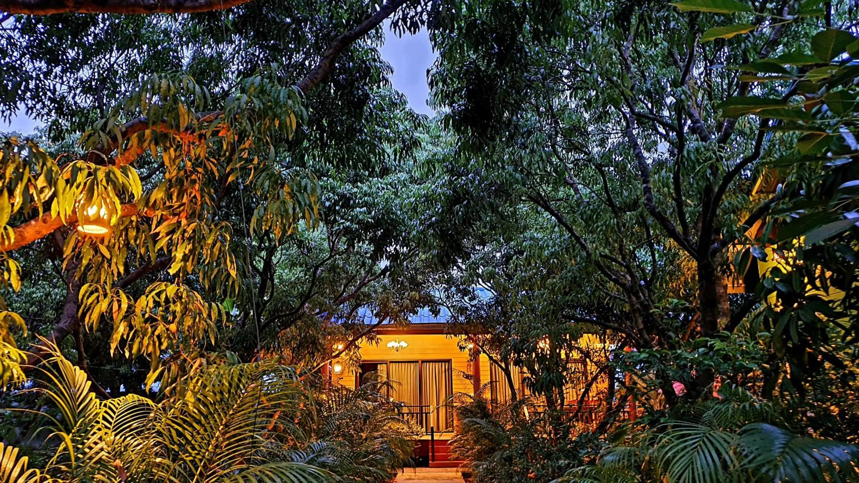 Warakorn Baansuan Amphawa