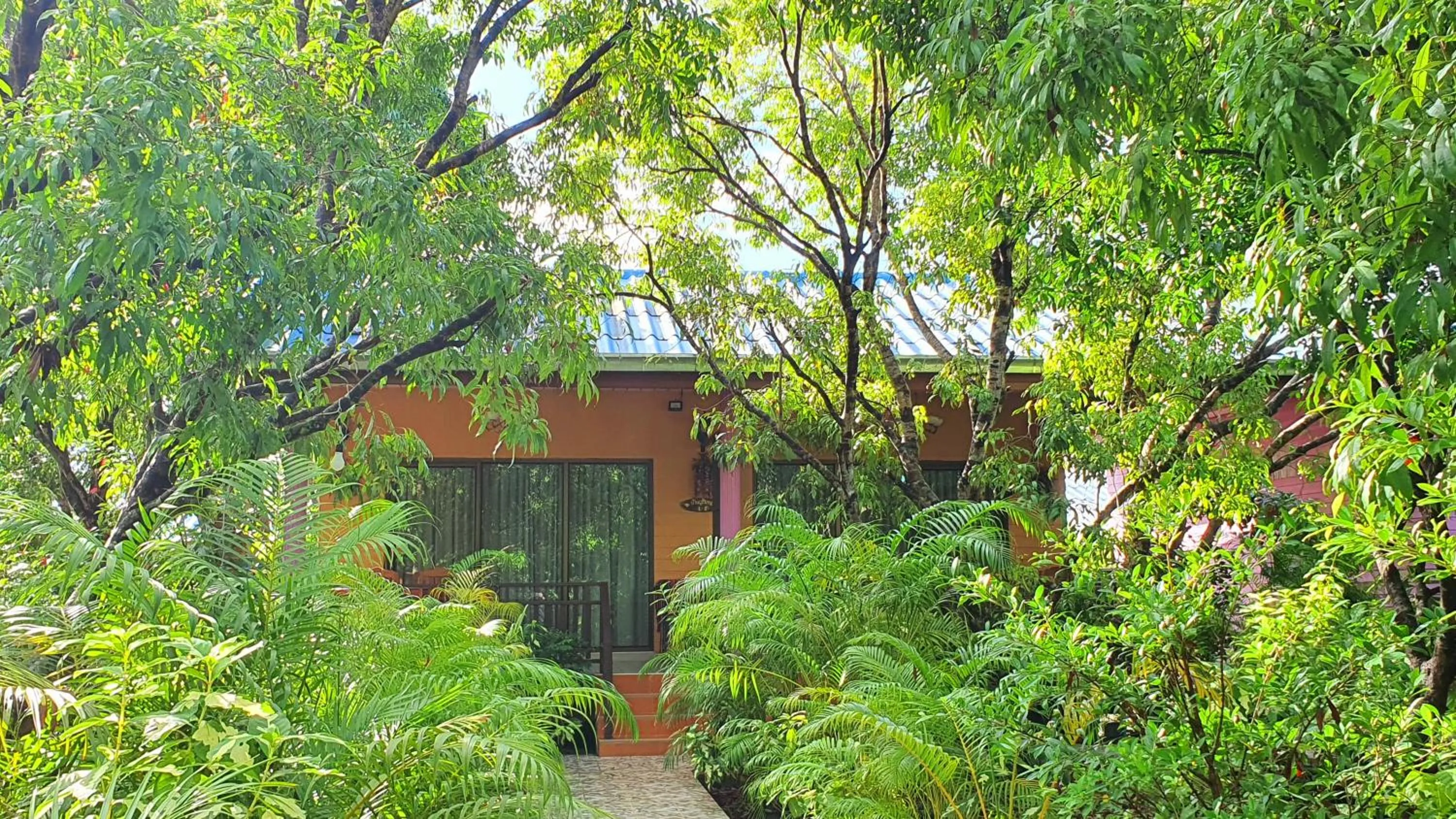 Warakorn Baansuan Amphawa