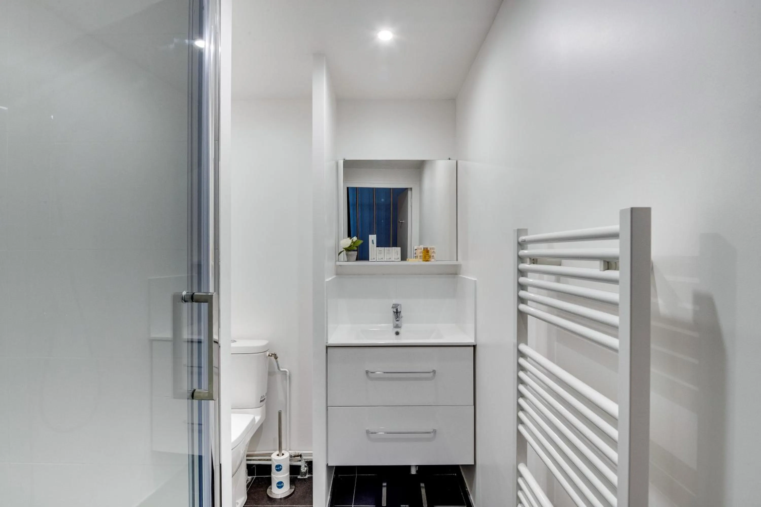 Bathroom in Sweett - Rue de Lallier