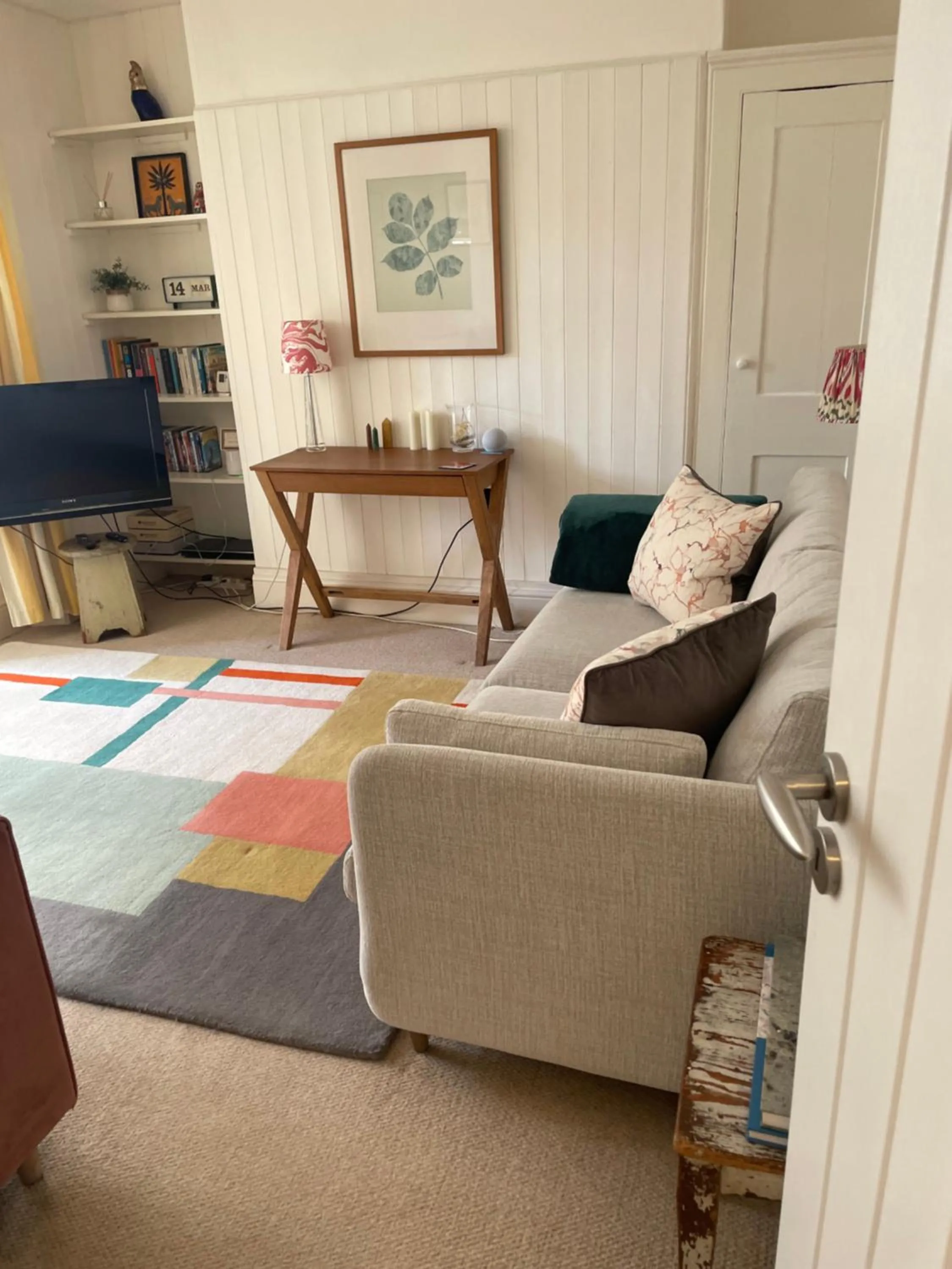 Spacious comfortable flat with free parking in East Finchley, Muswell Hill & close to Alexandra Palace