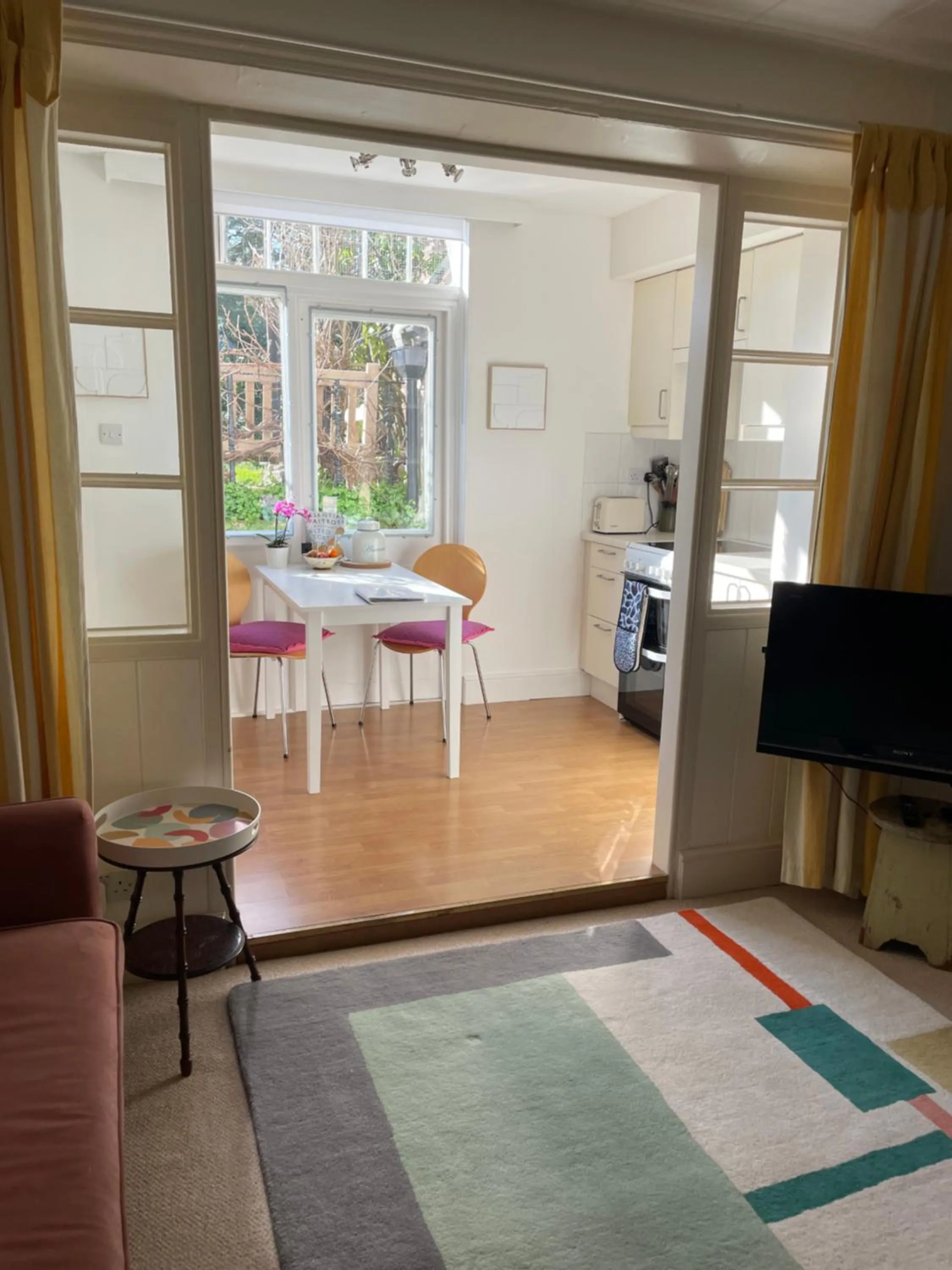 Spacious comfortable flat with free parking in East Finchley, Muswell Hill & close to Alexandra Palace