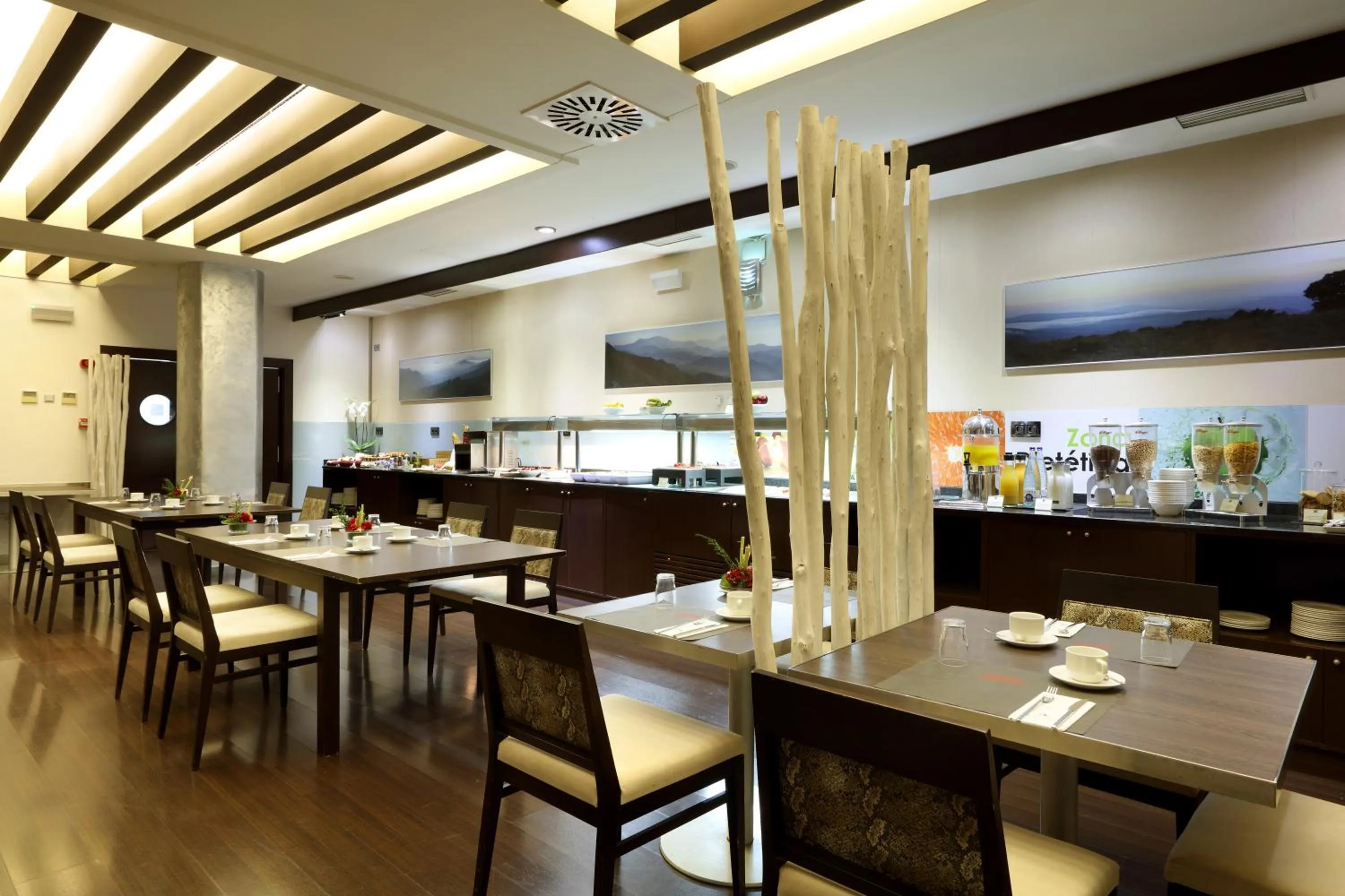 Lounge or bar in Eurostars Centrum Alicante