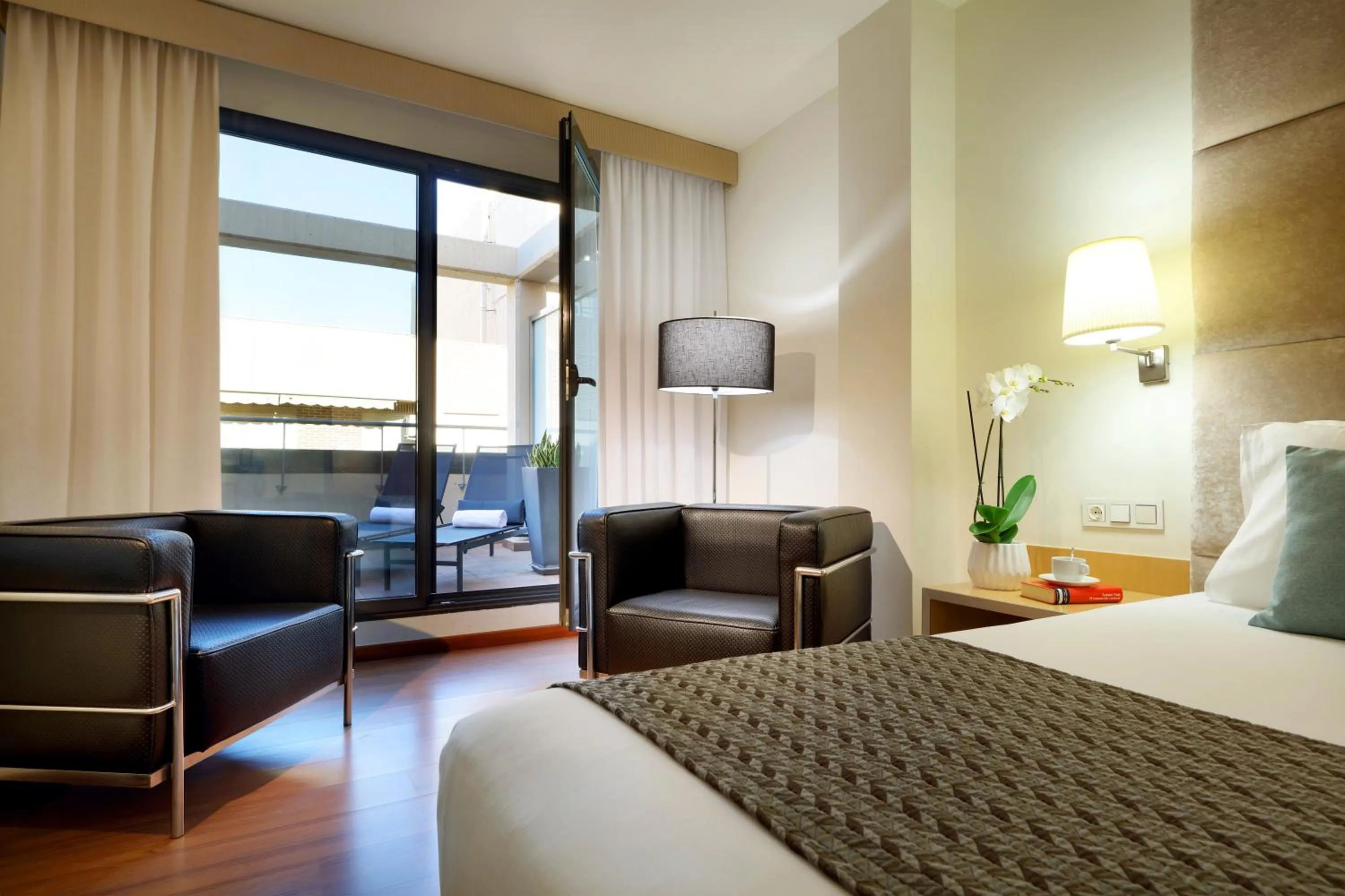 Balcony/Terrace, Bed in Eurostars Centrum Alicante