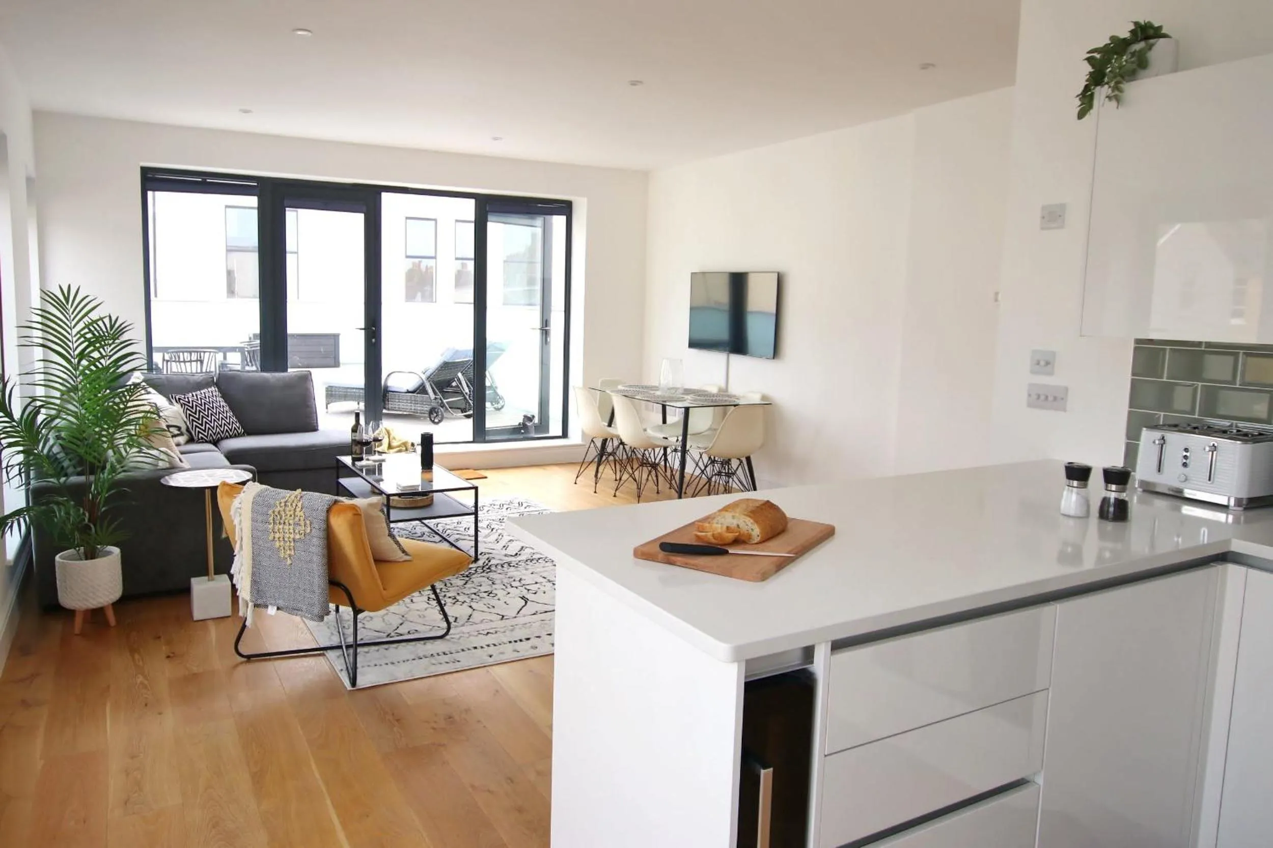 Modern Home for Small Groups by Stones Throw Apartments - Free Parking - Sea View