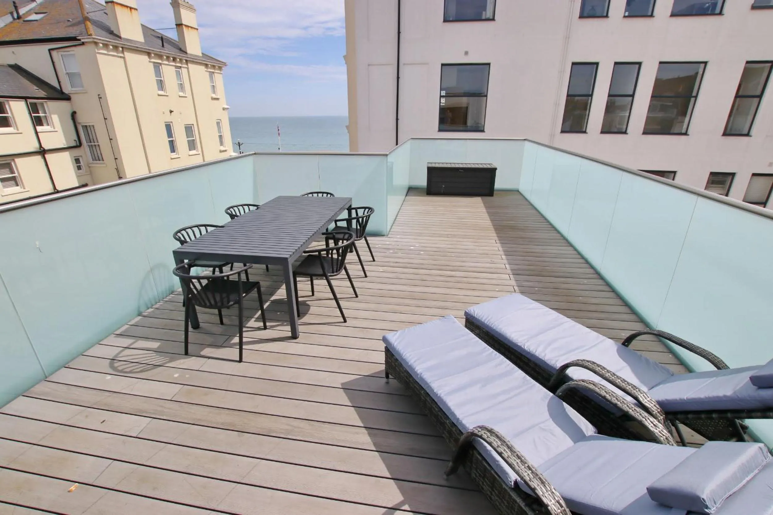Modern Home for Small Groups by Stones Throw Apartments - Free Parking - Sea View