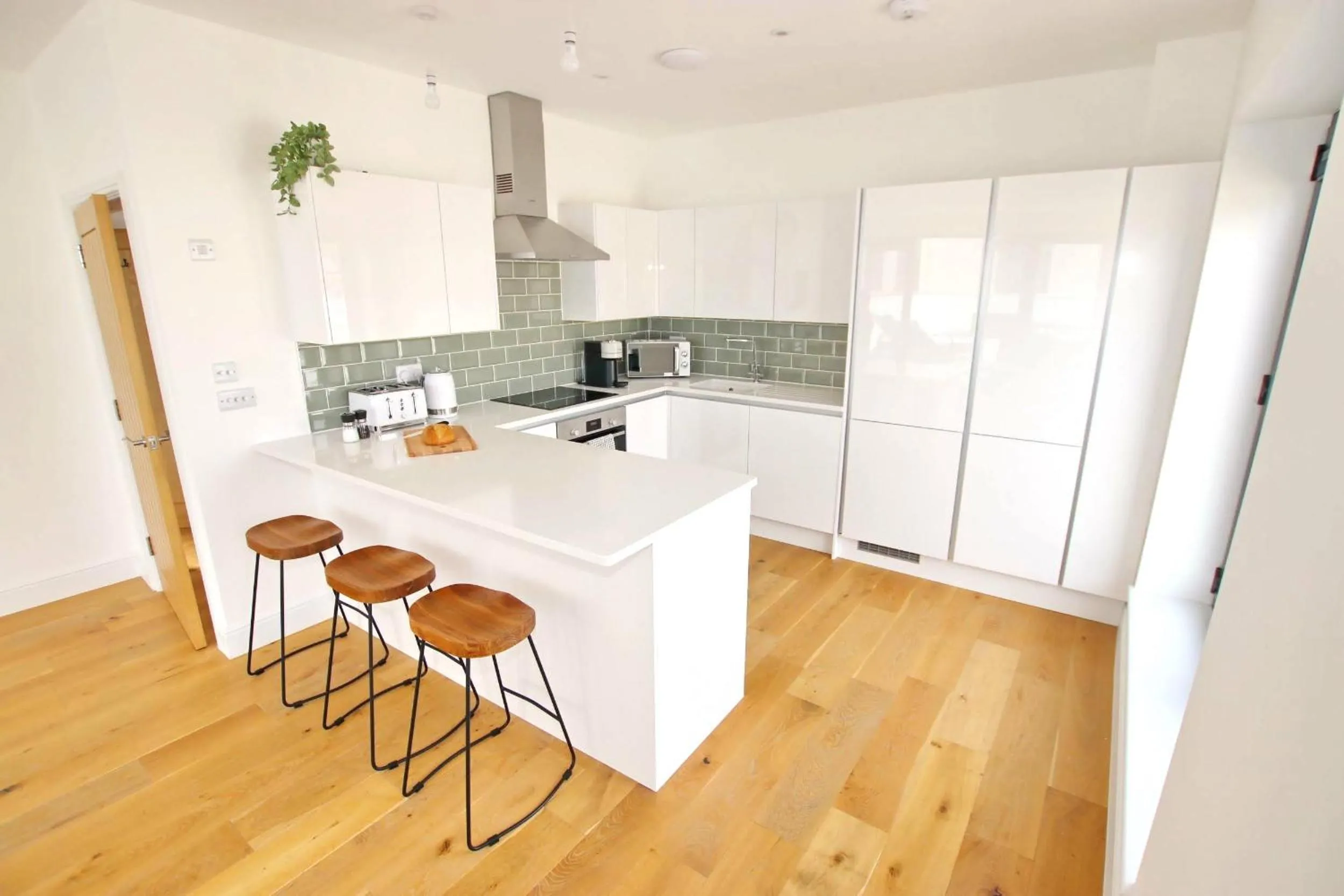 Modern Home for Small Groups by Stones Throw Apartments - Free Parking - Sea View