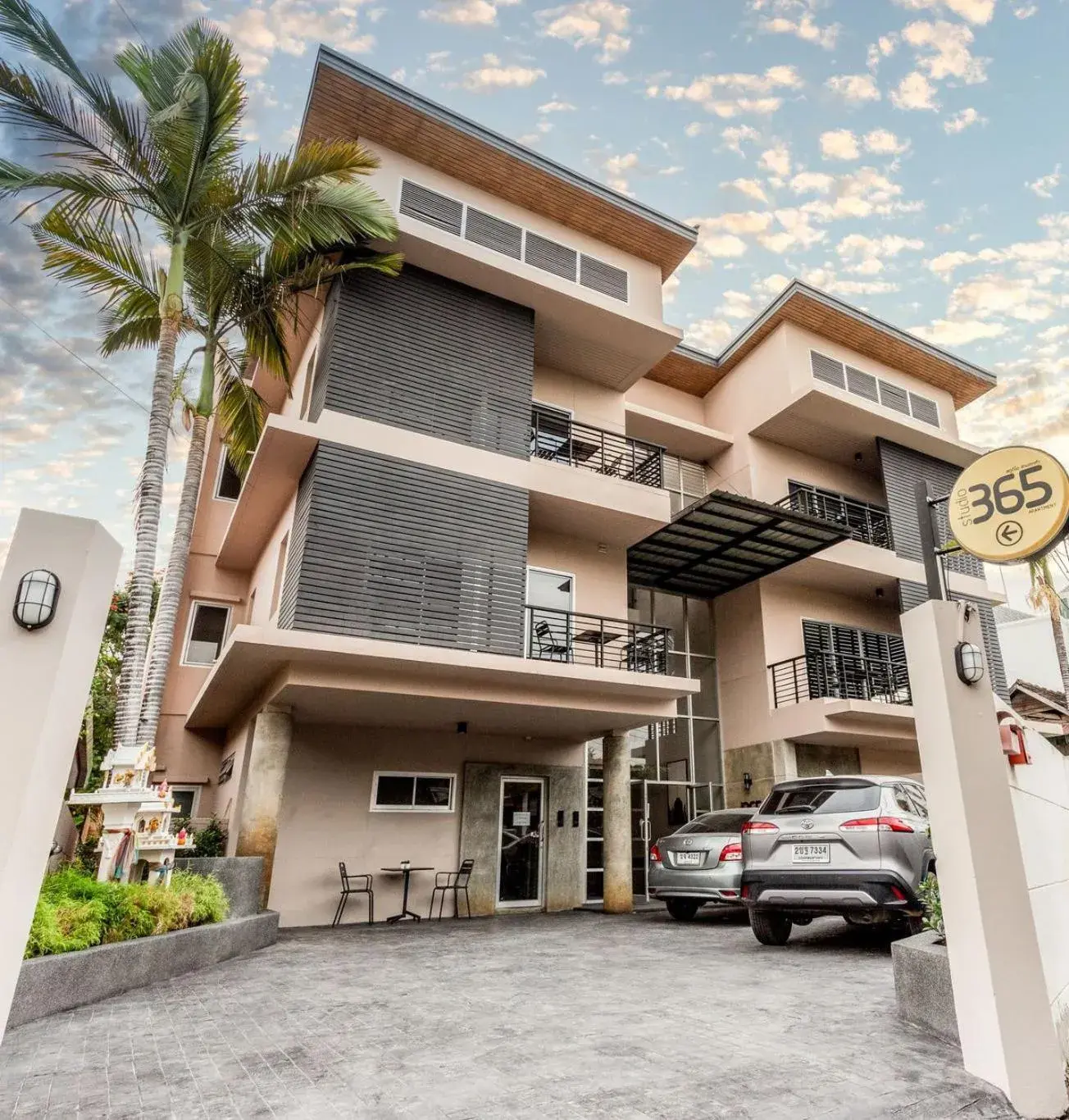 Property building in Studio 365 Serviced Apartments Property building in Studio 365 Serviced Apartments