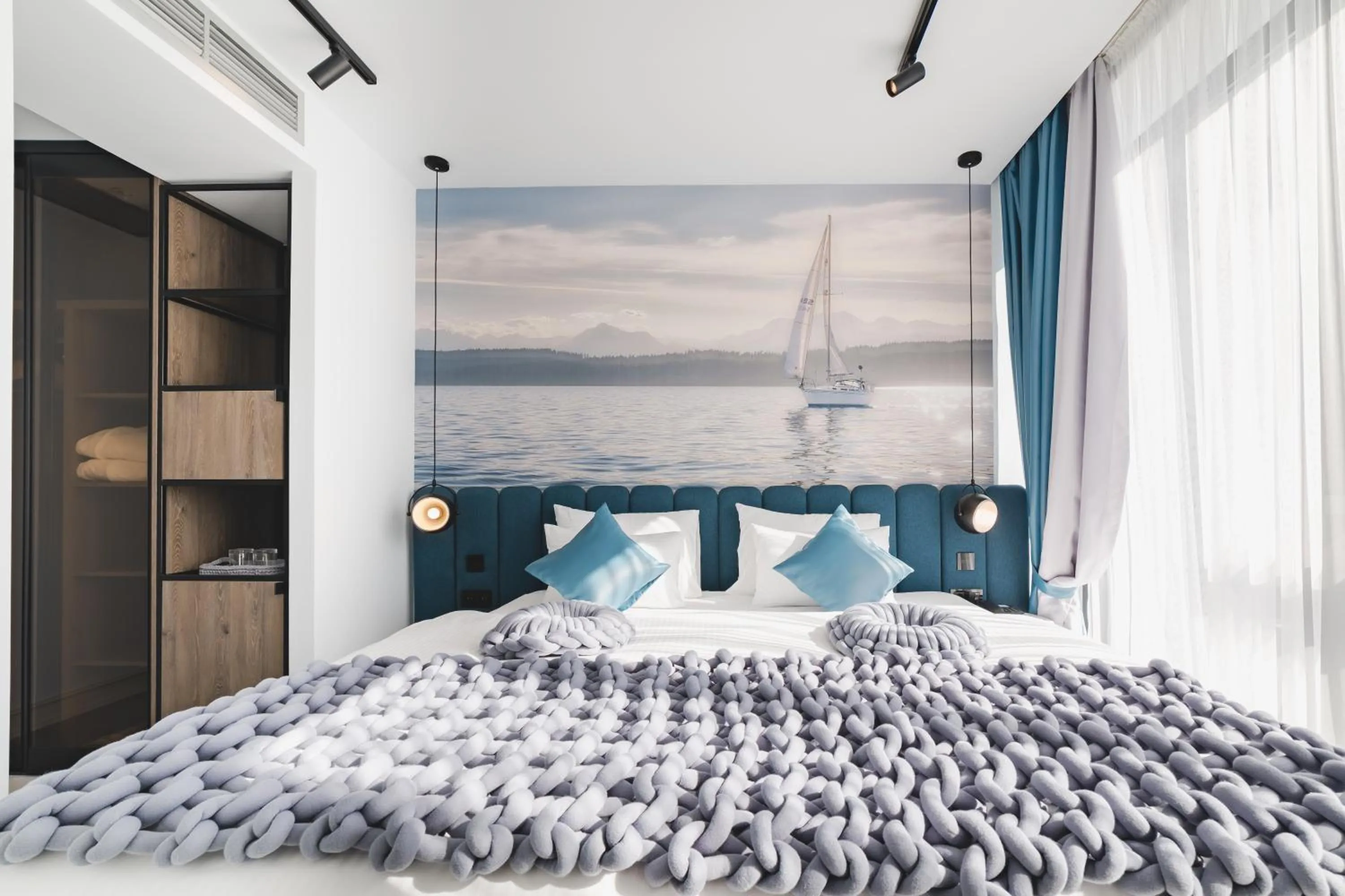 wardrobe, Bed in Hotel Aurel Coast