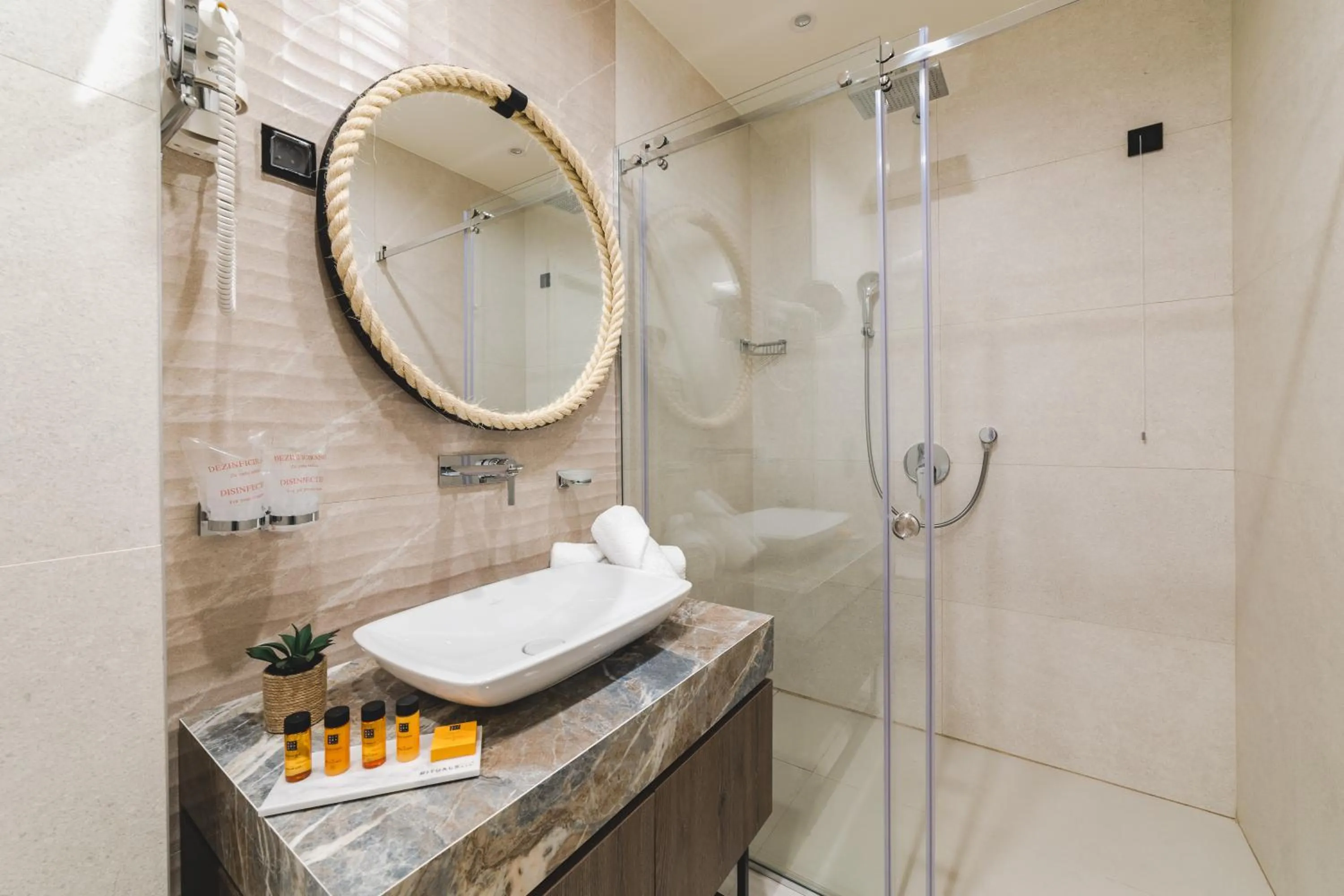 Bathroom in Hotel Aurel Coast