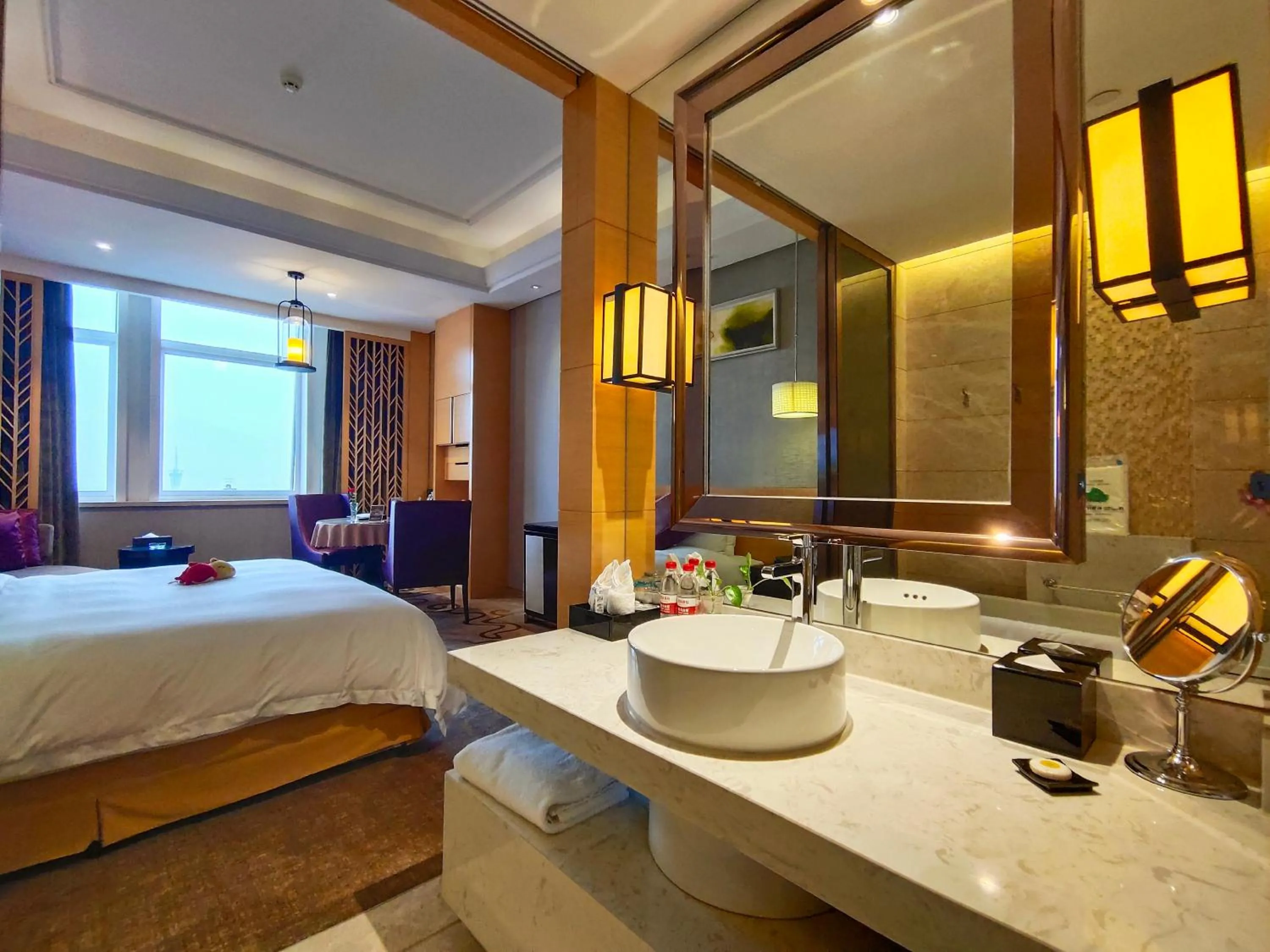 Bathroom, Bed in Yangzhong Firth Jinling Grand Hotel
