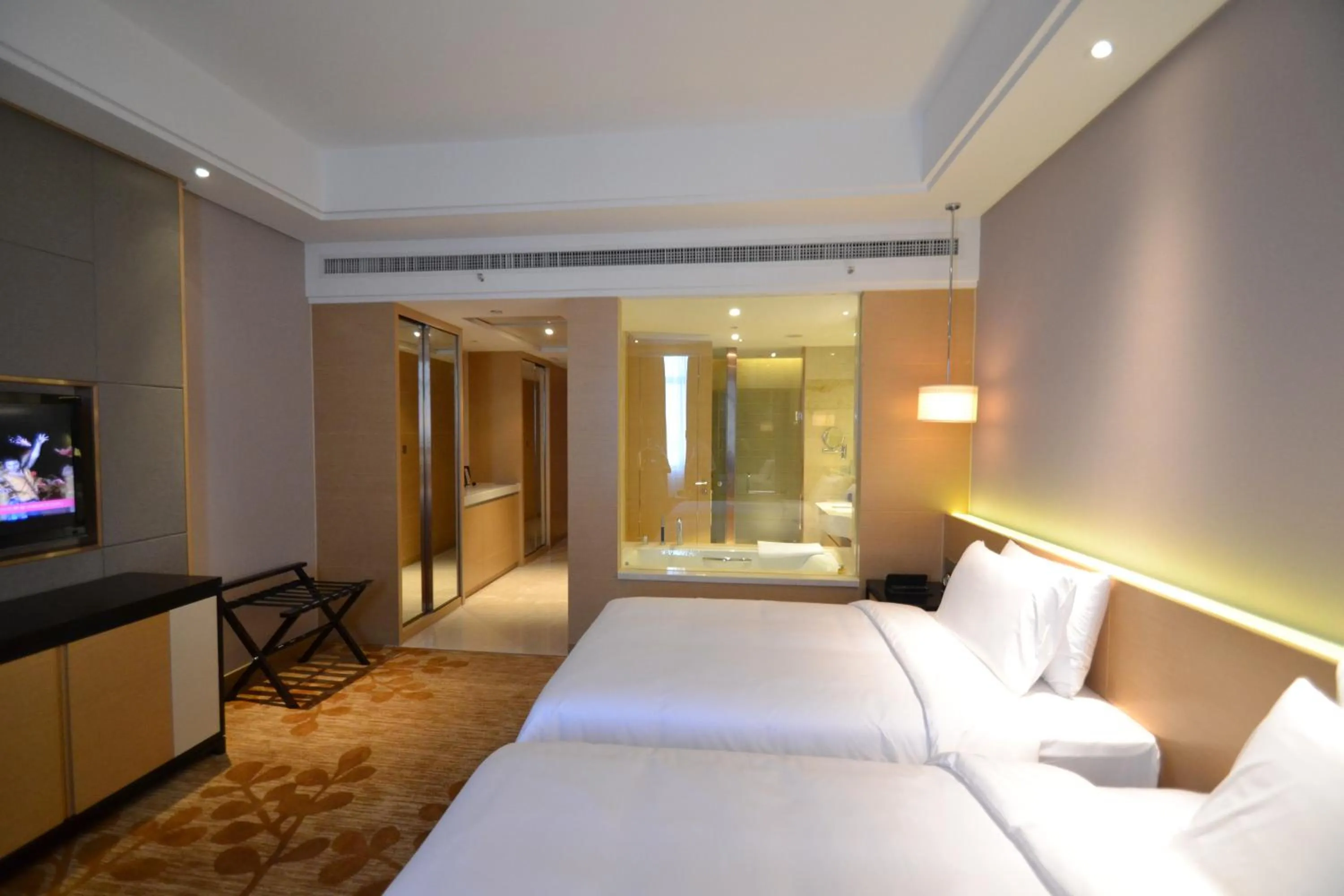 Photo of the whole room, Bed in Yangzhong Firth Jinling Grand Hotel