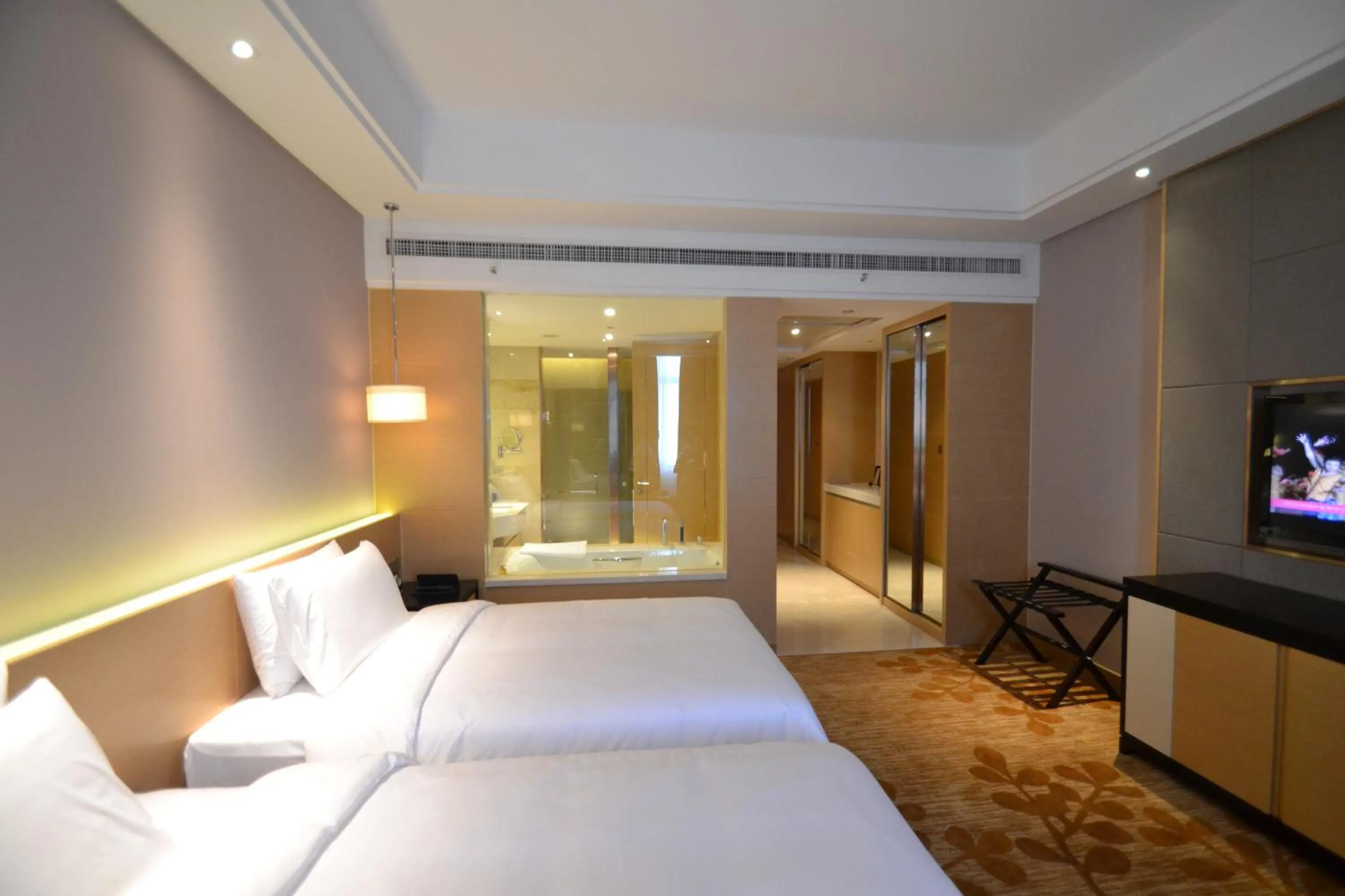 Photo of the whole room, Bed in Yangzhong Firth Jinling Grand Hotel
