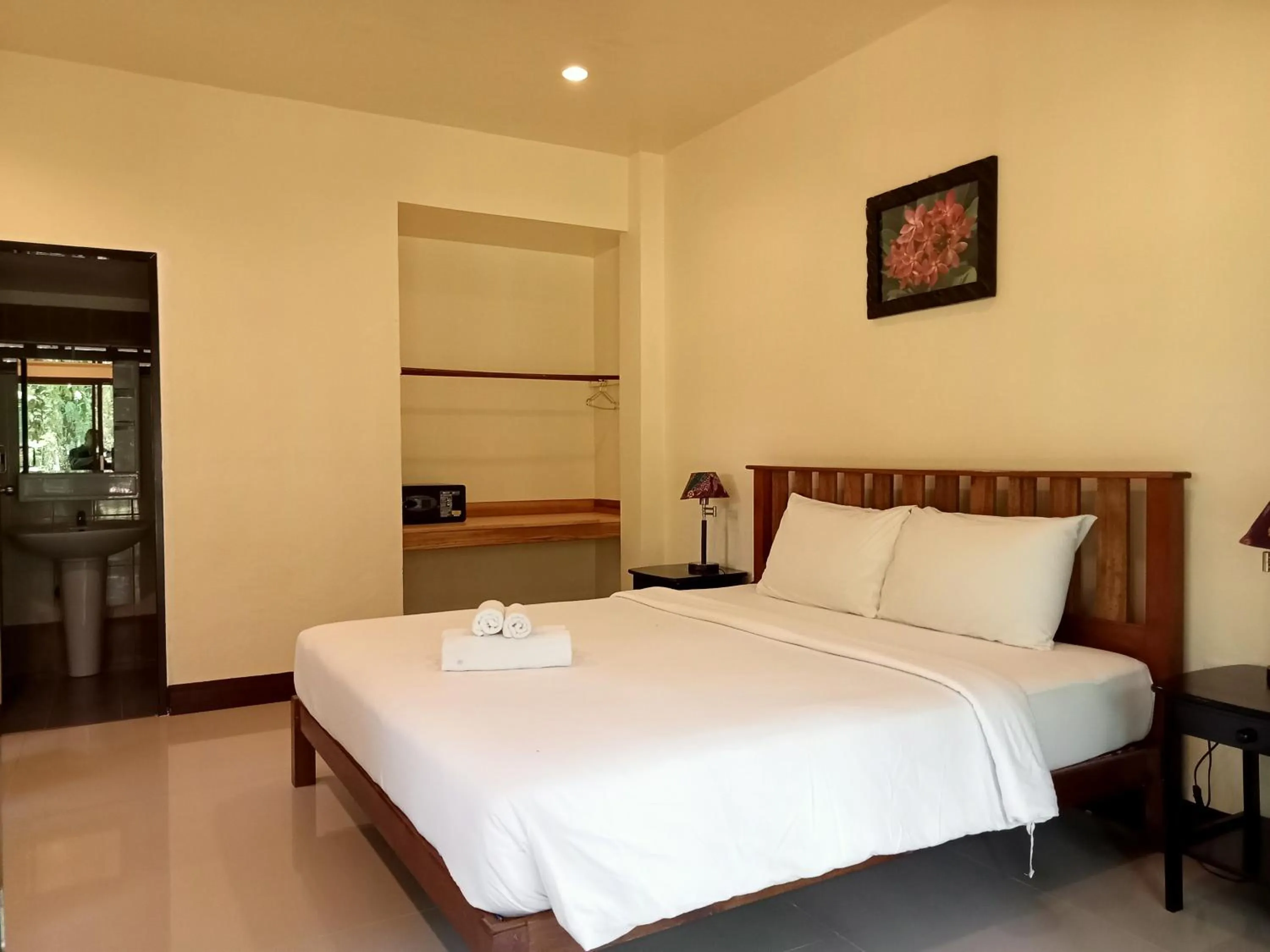 Bed in Khao Sok Palm Garden Resort