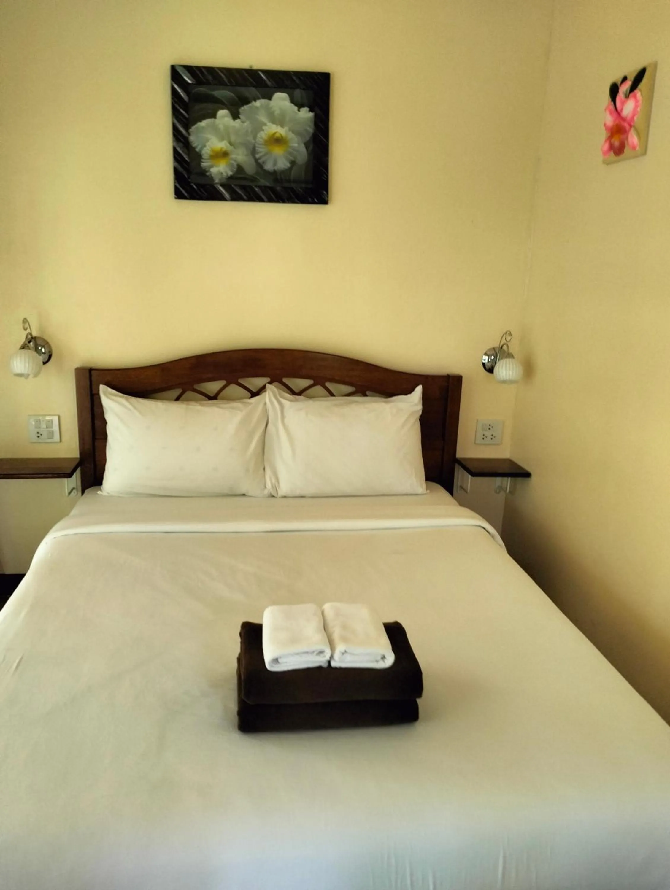 Bed in Khao Sok Palm Garden Resort