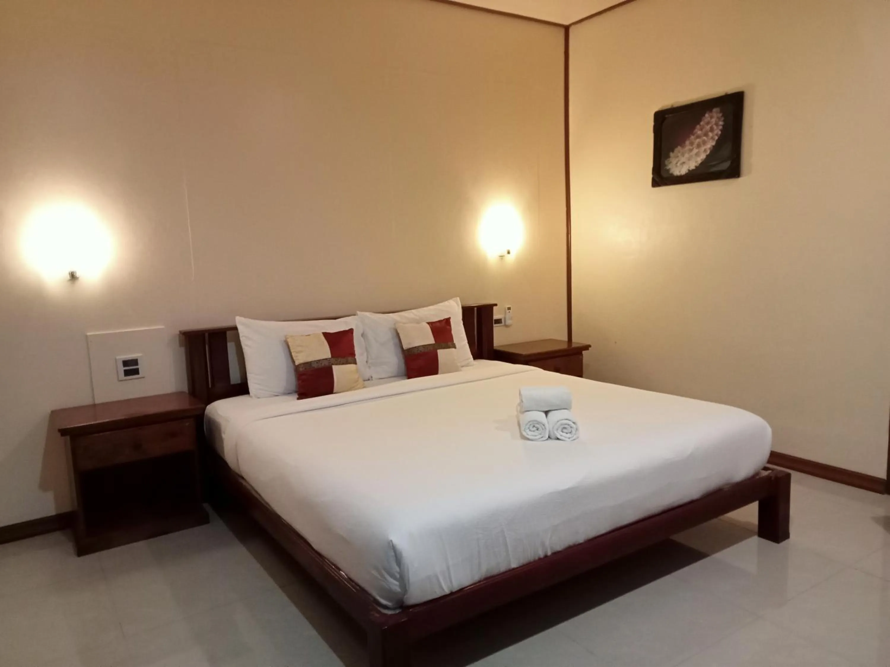 Bed in Khao Sok Palm Garden Resort