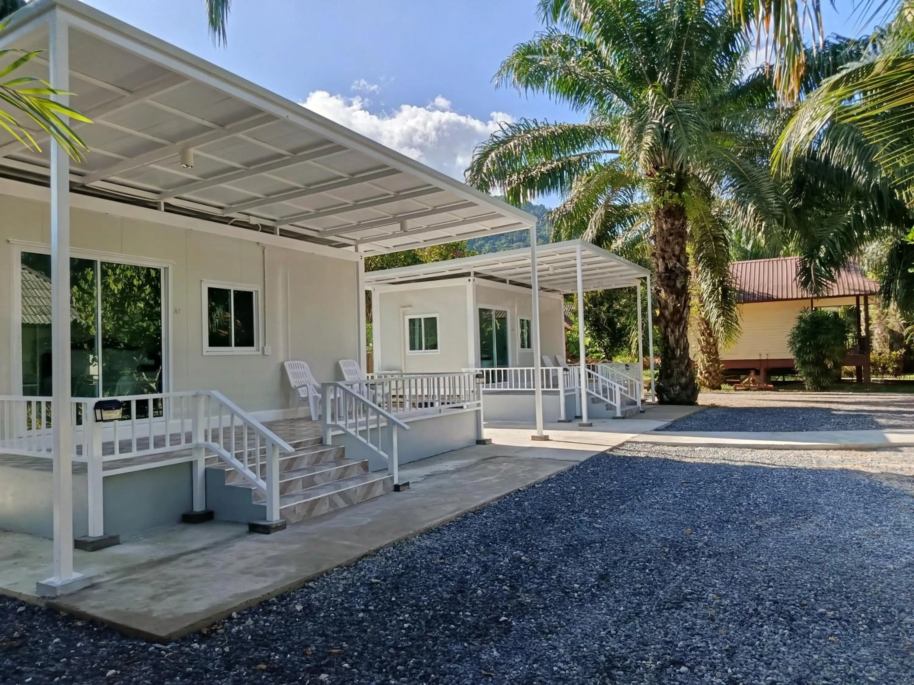 Property building in Khao Sok Palm Garden Resort