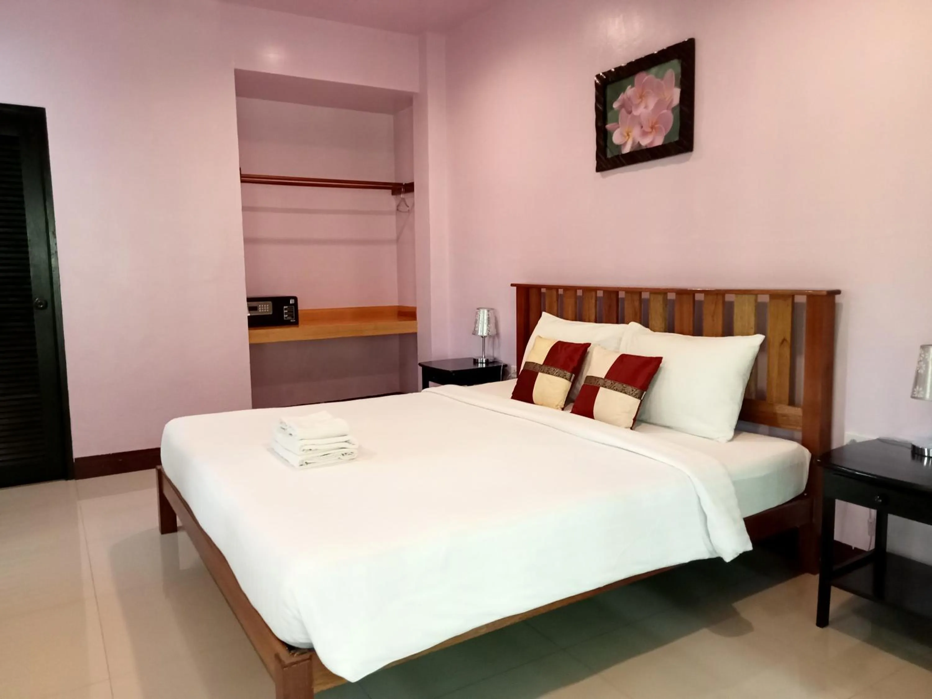 Bed in Khao Sok Palm Garden Resort