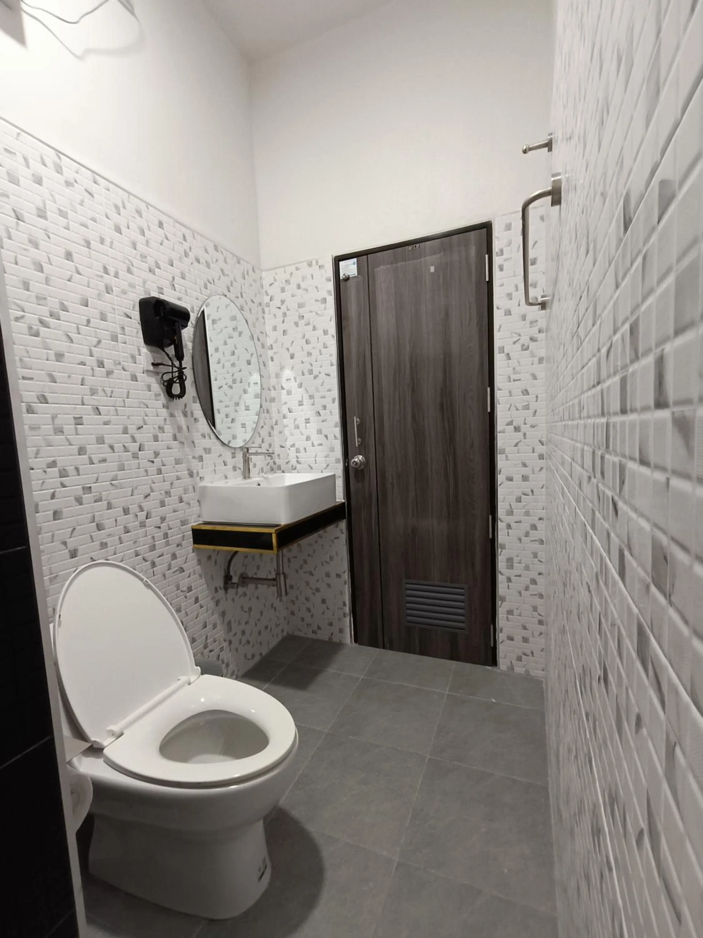 Shower in Khao Sok Palm Garden Resort