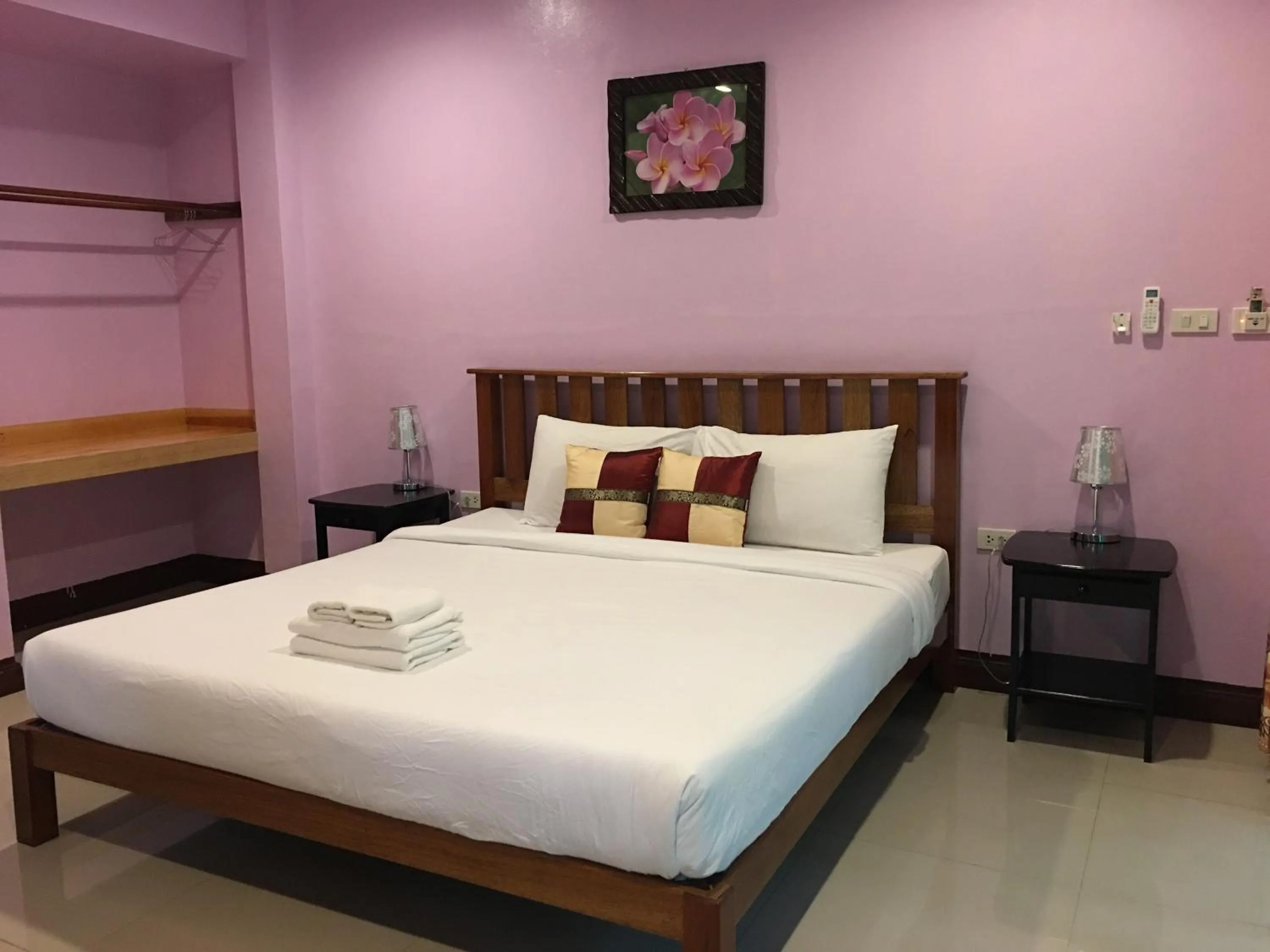 Bed in Khao Sok Palm Garden Resort