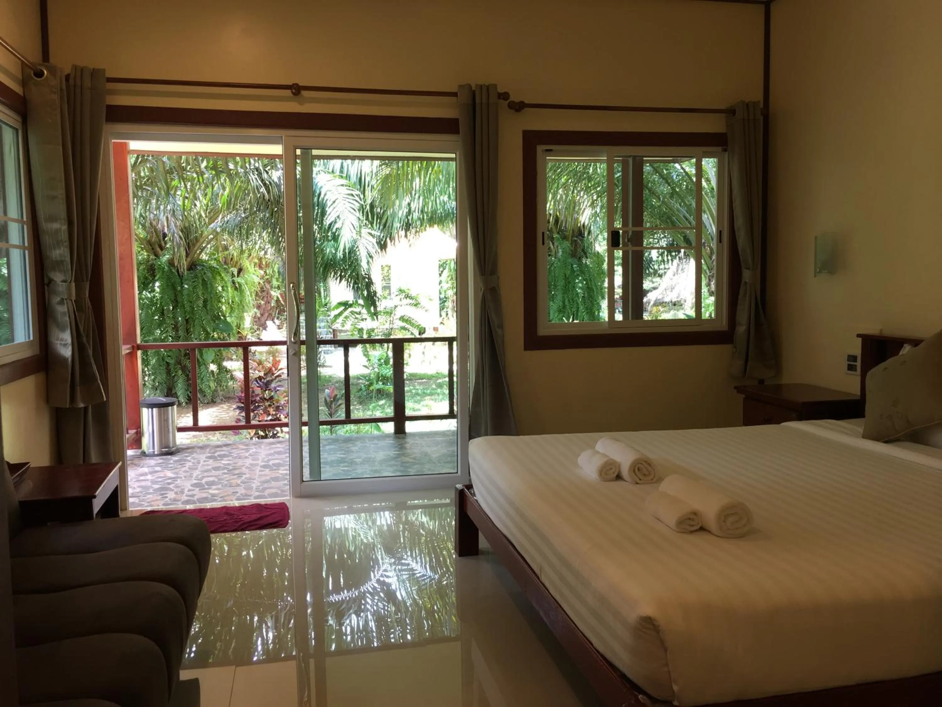 Bed in Khao Sok Palm Garden Resort