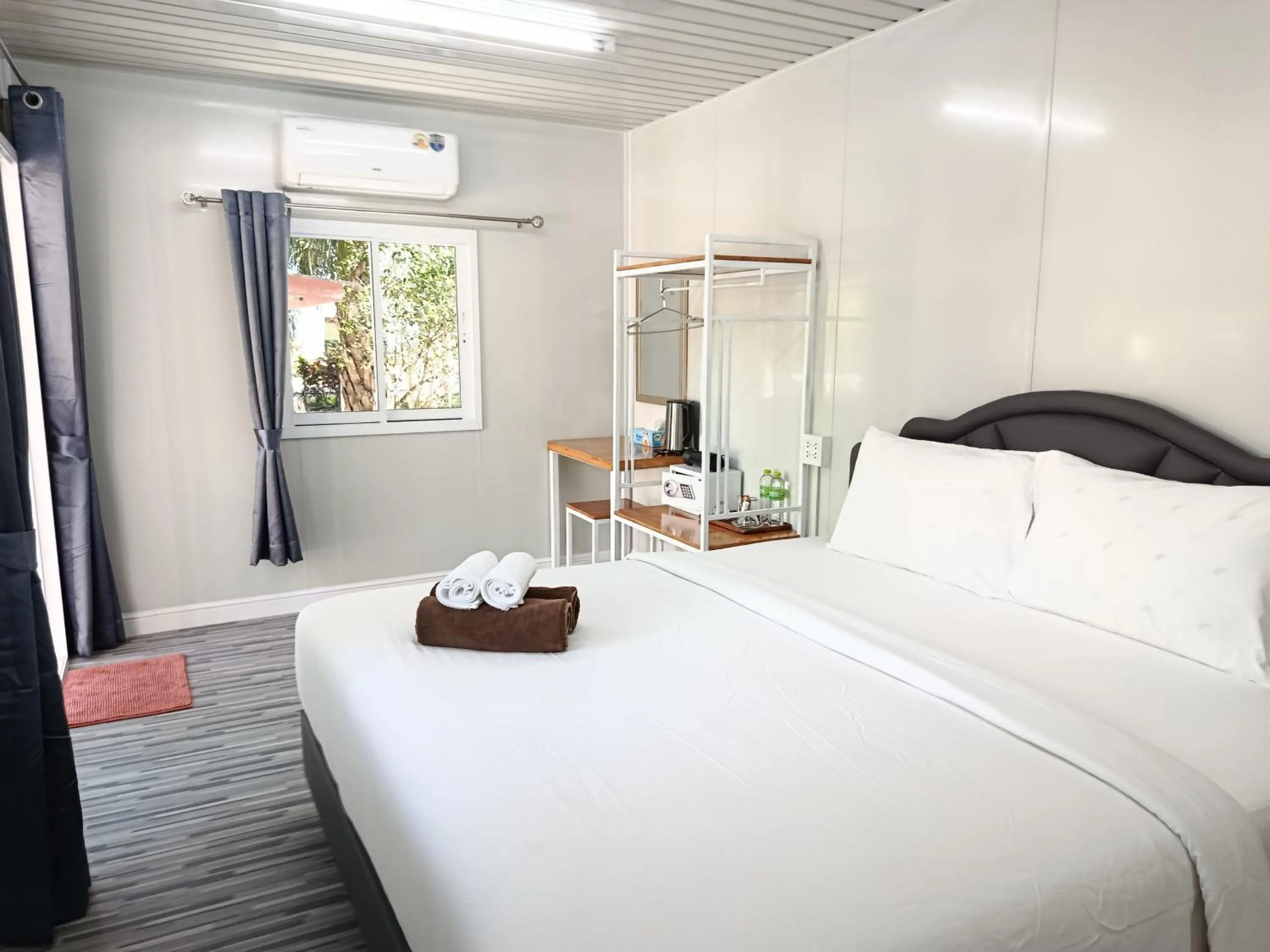 Bed in Khao Sok Palm Garden Resort