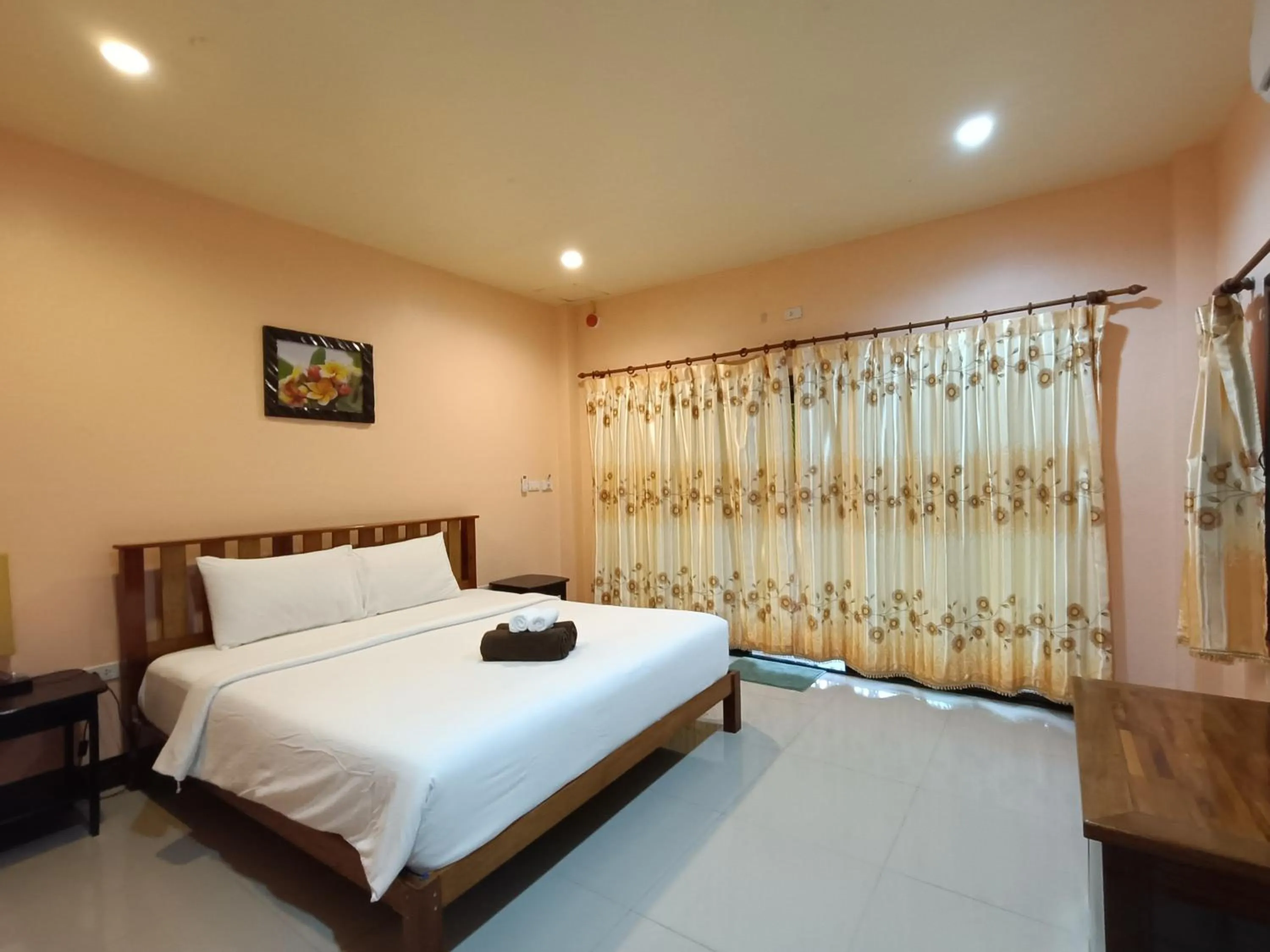 Bed in Khao Sok Palm Garden Resort