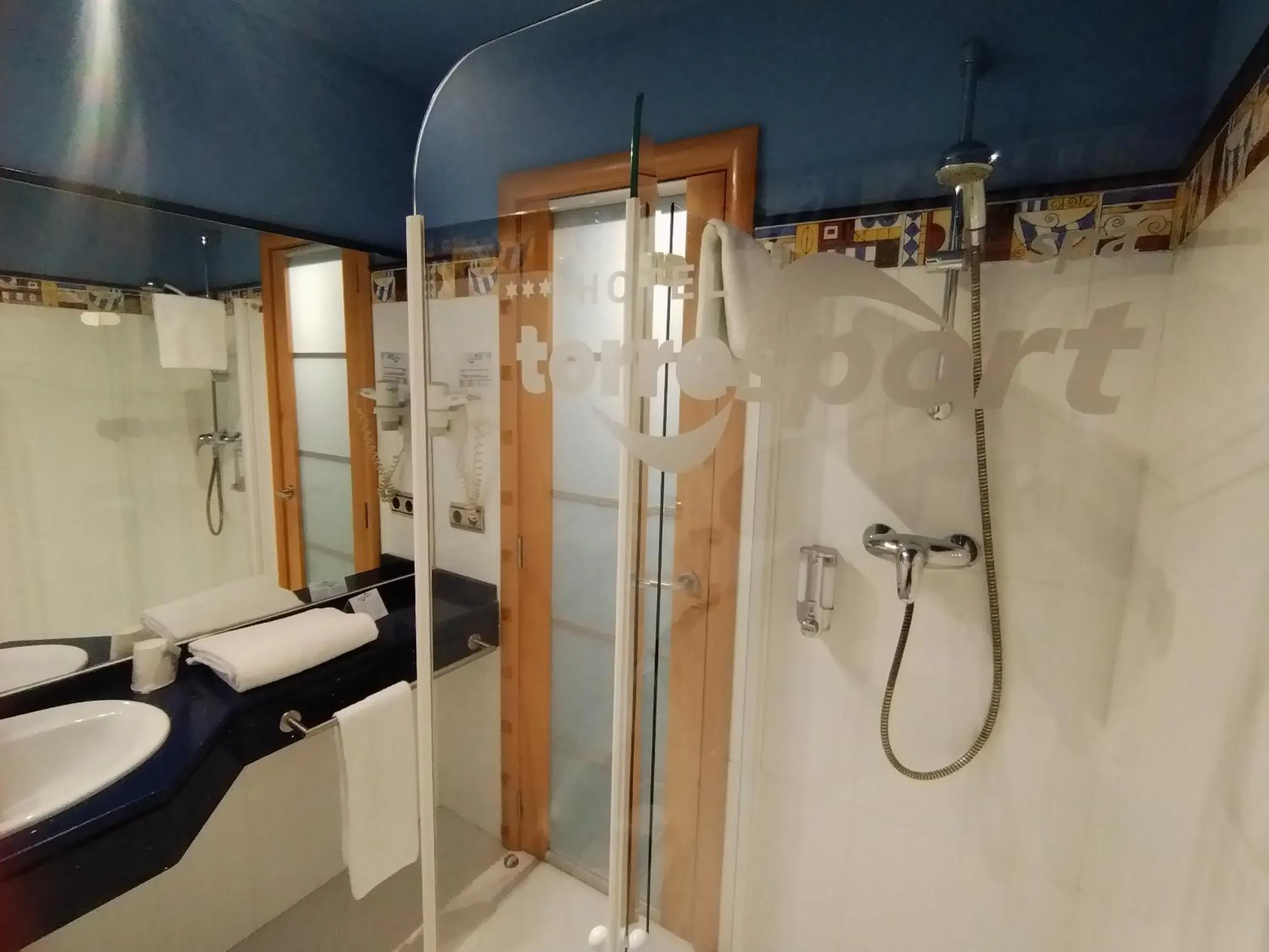 Bathroom in Hotel Torresport