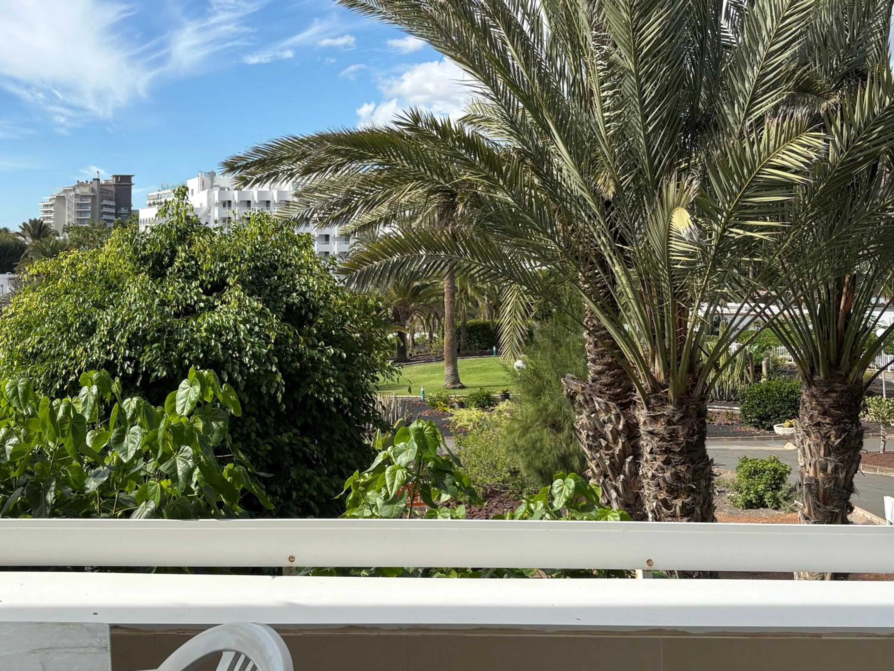 Garden view in Holiday apartment with direct sea promenade access