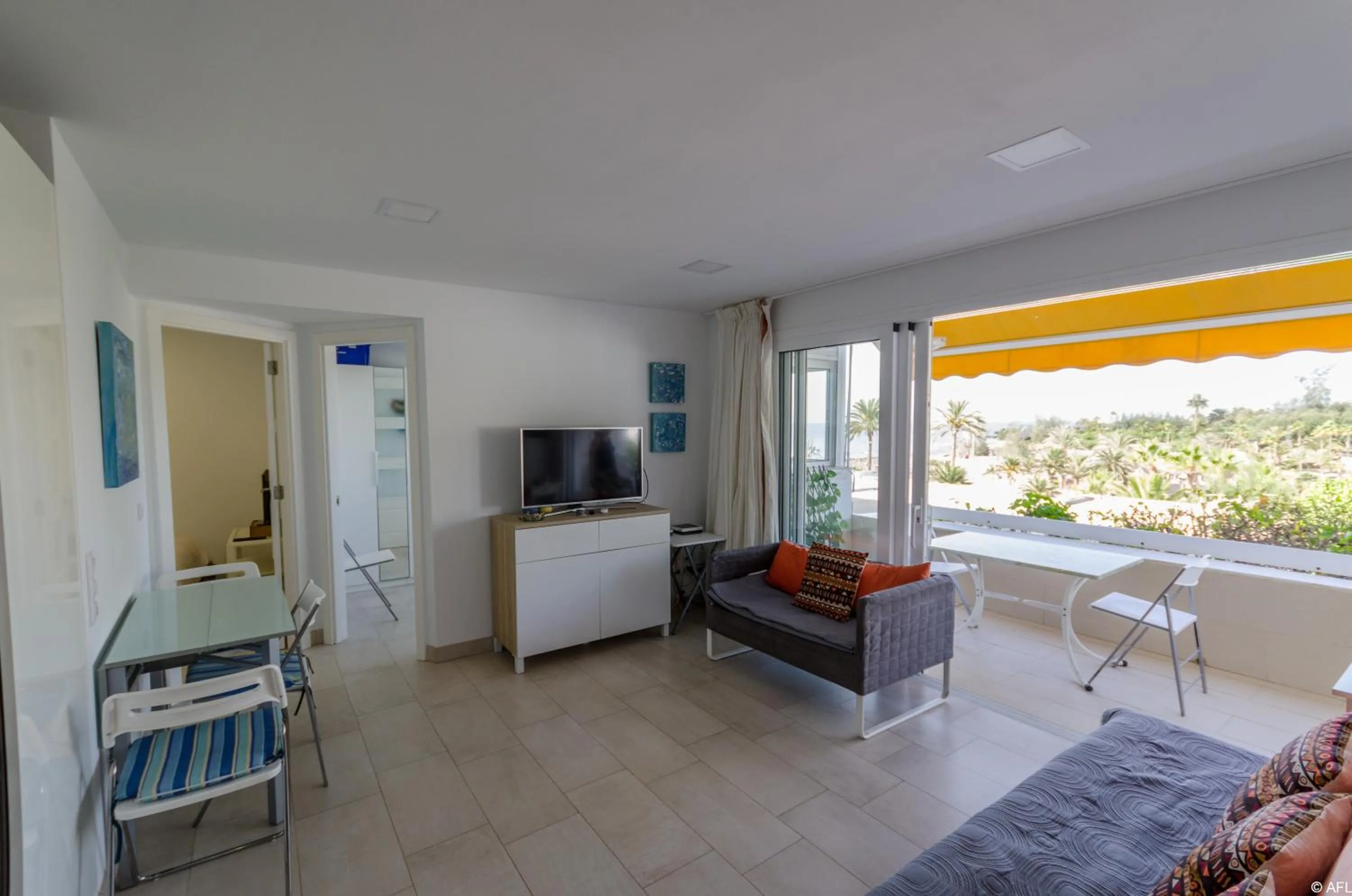 Dining area in Holiday apartment with direct sea promenade access